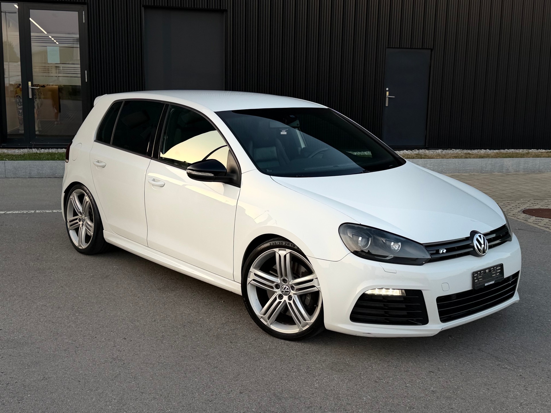 VW Golf 2.0 TSI R 4Motion DSG-image-12