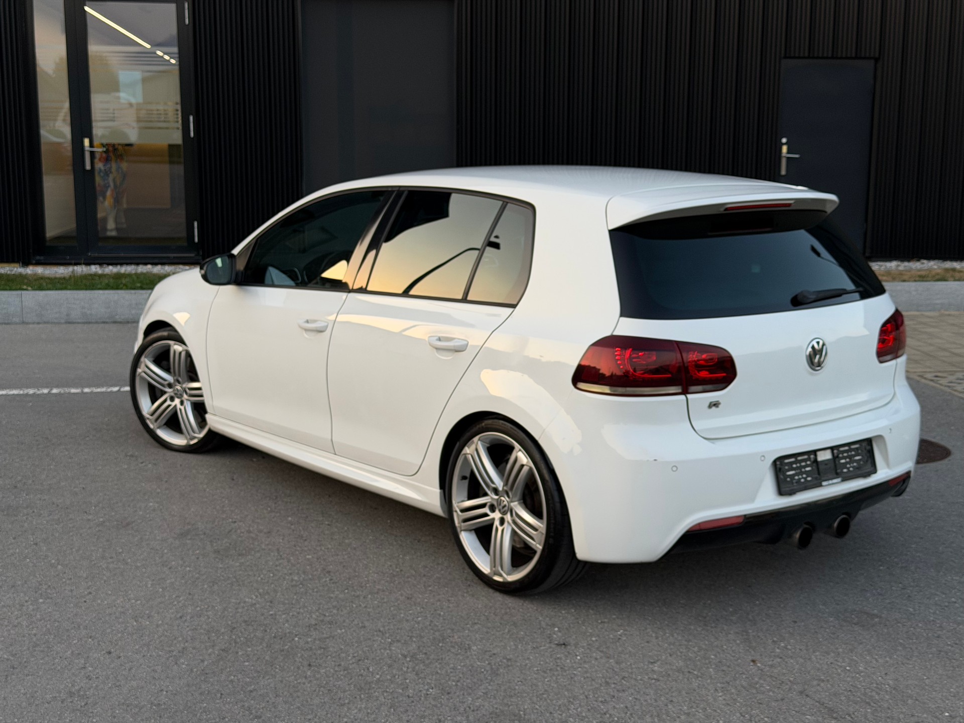 VW Golf 2.0 TSI R 4Motion DSG-image-5