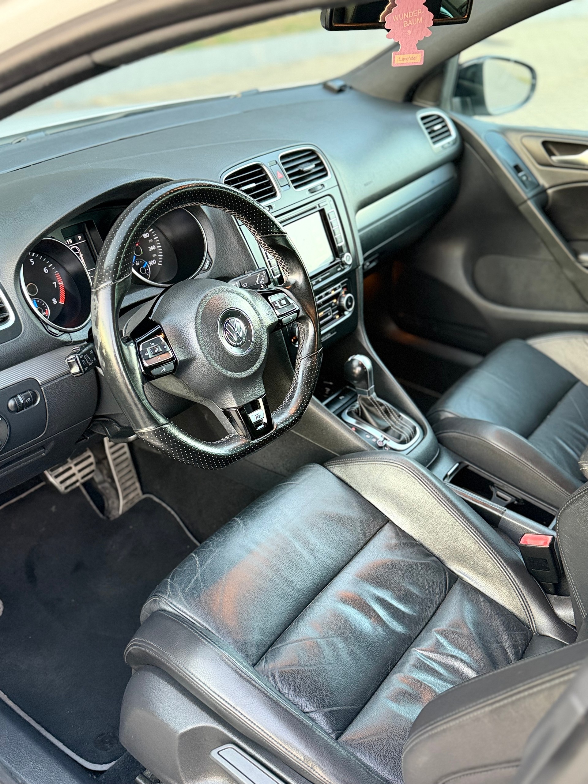 VW Golf 2.0 TSI R 4Motion DSG-image-8