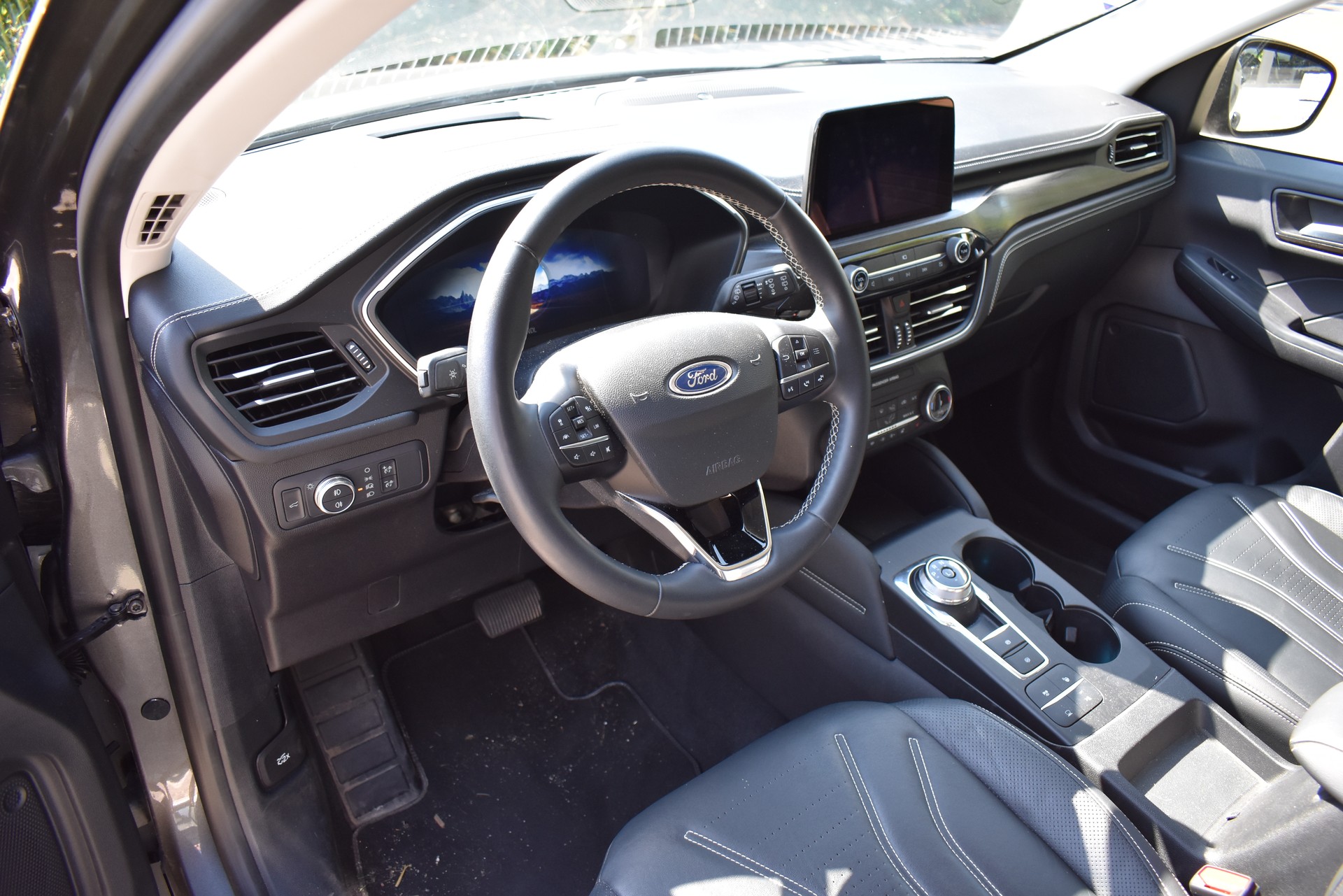 FORD Kuga 2.5 FHEV Vignale FWD-image-9