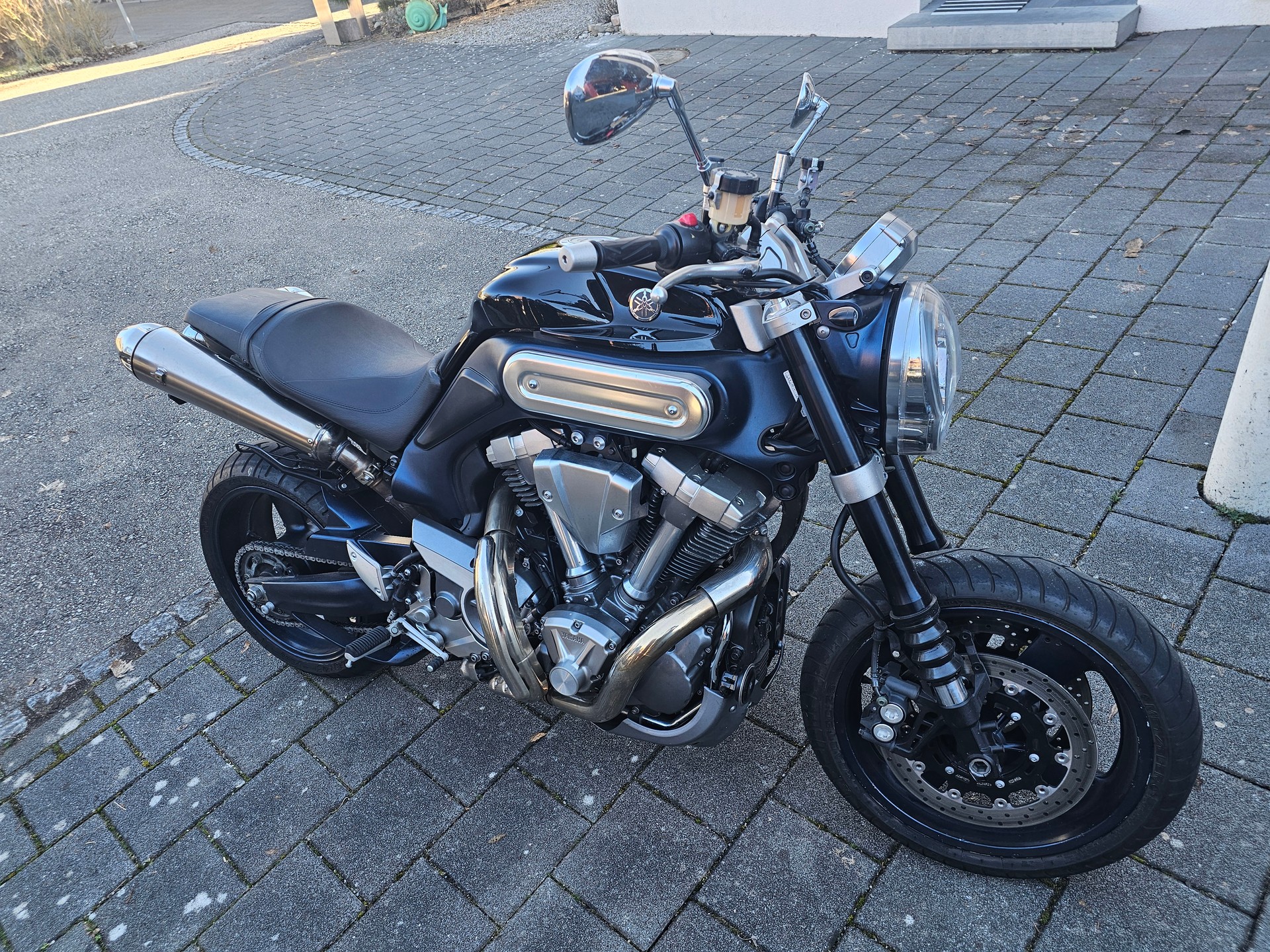 YAMAHA MT-01-image-1