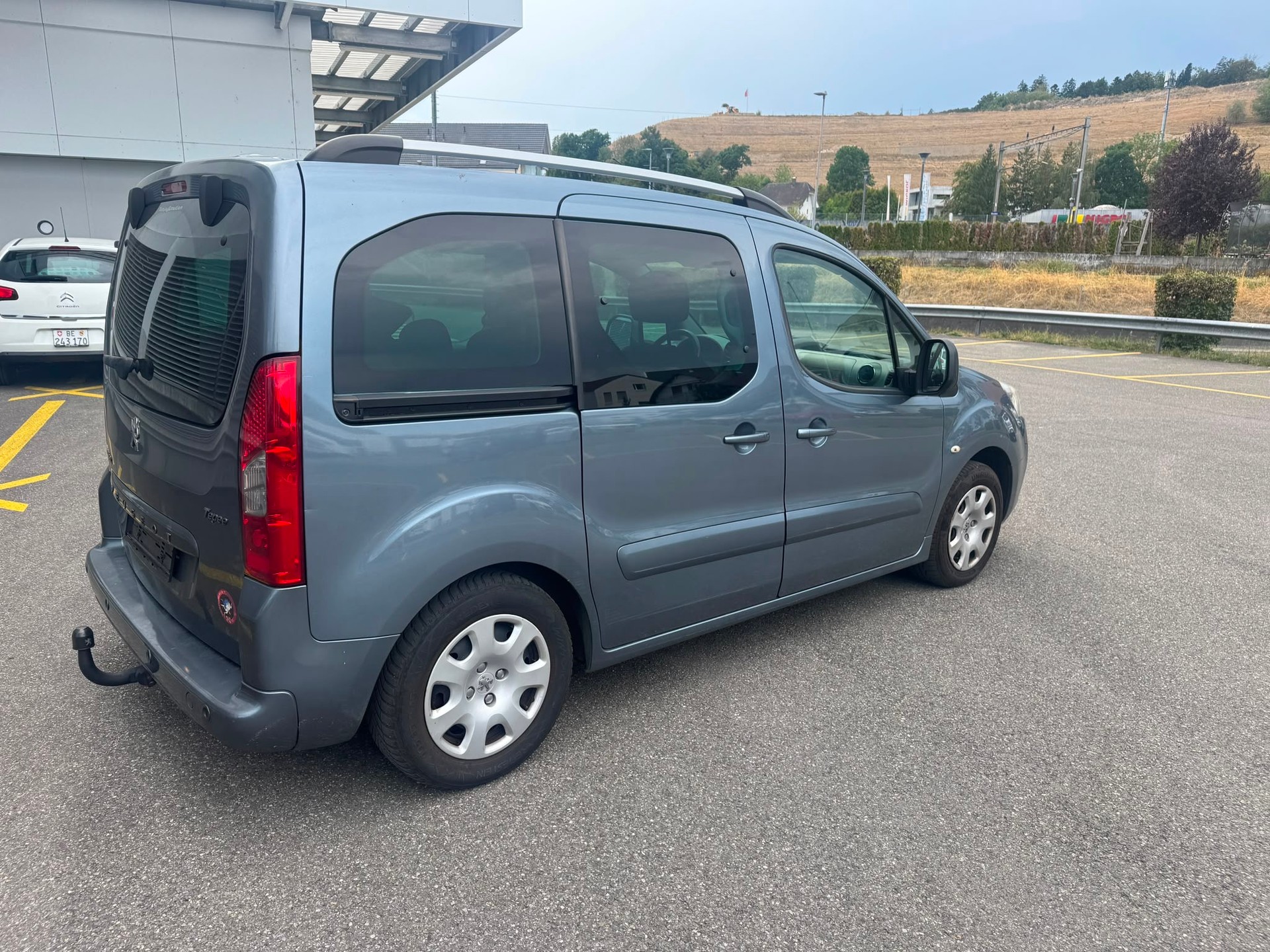 PEUGEOT Partner 1.6 HDI Outdoor-image-2