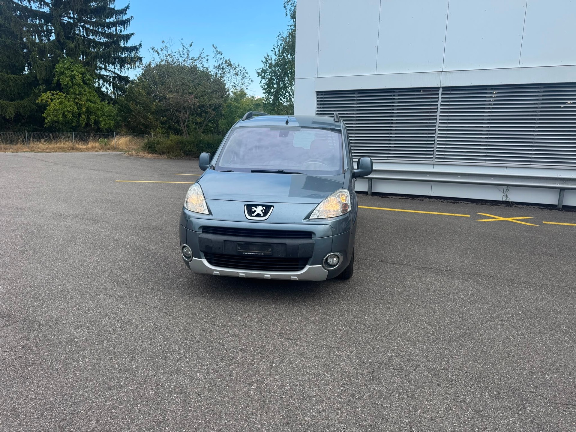 PEUGEOT Partner 1.6 HDI Outdoor-image-1