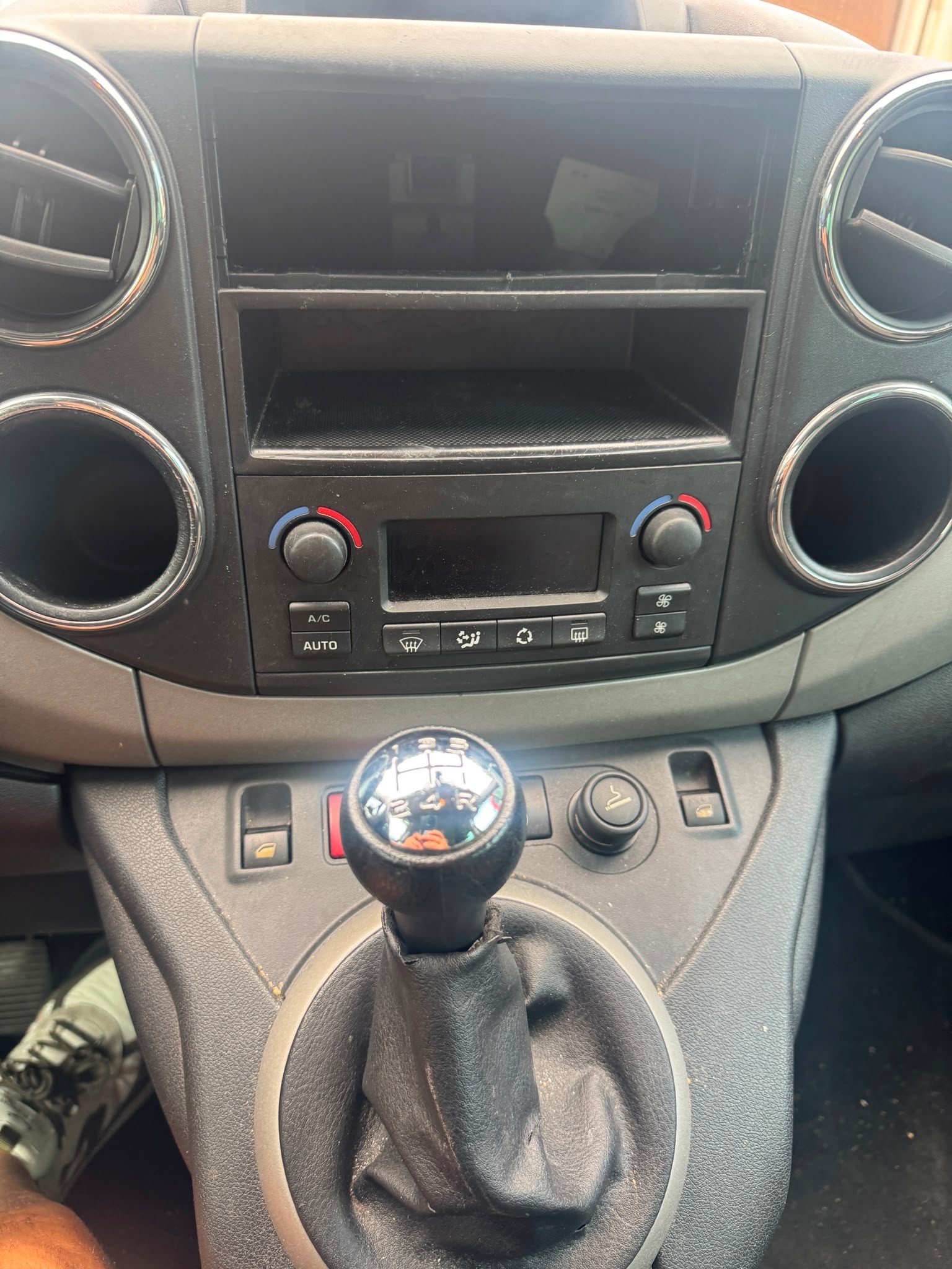 PEUGEOT Partner 1.6 HDI Outdoor-image-9