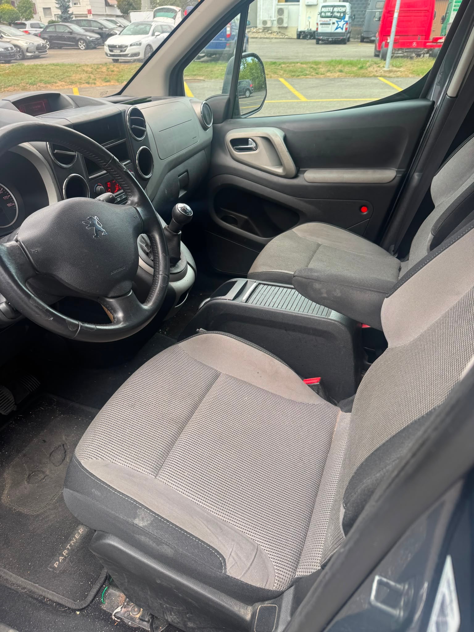 PEUGEOT Partner 1.6 HDI Outdoor-image-5