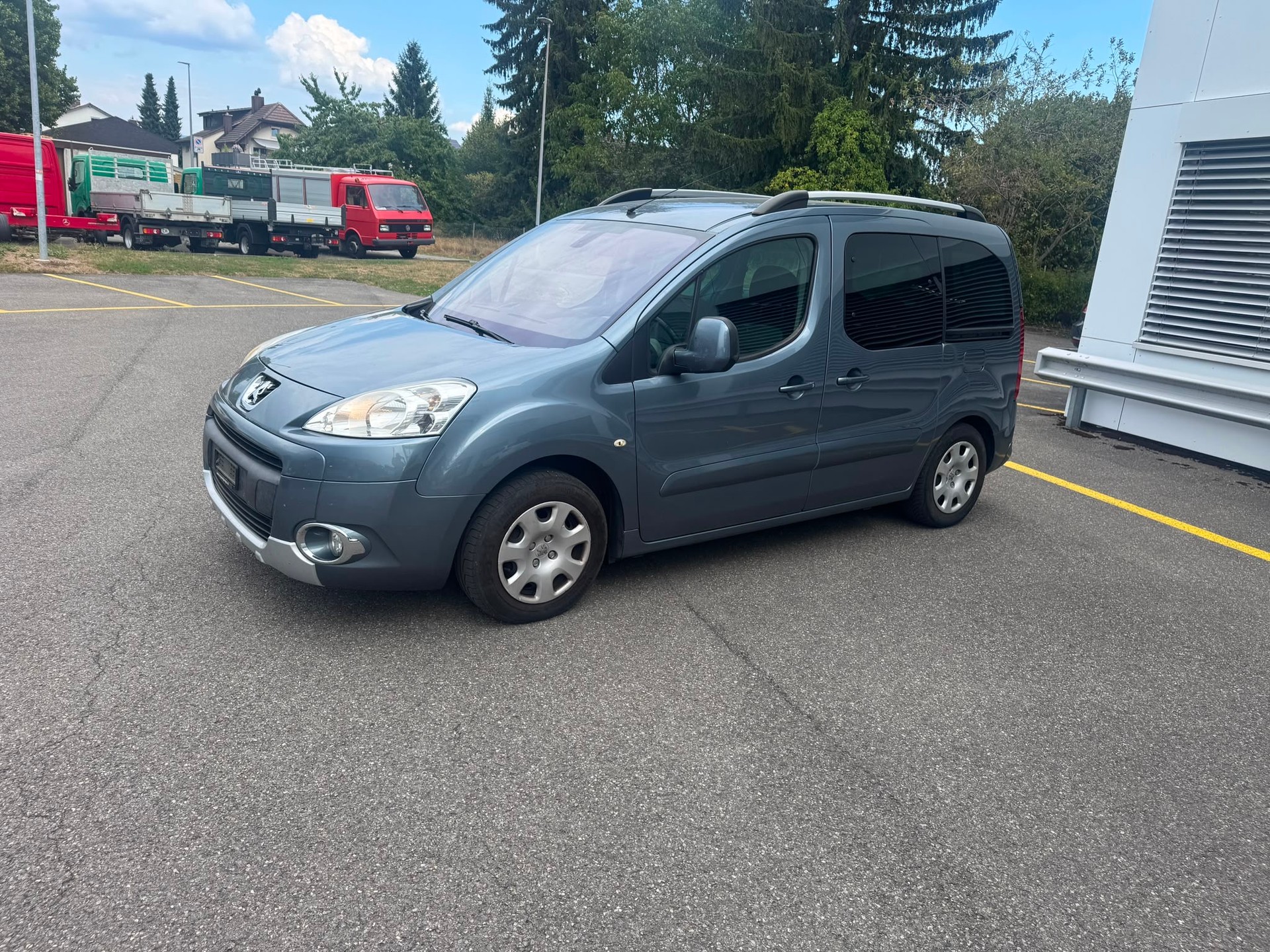 PEUGEOT Partner 1.6 HDI Outdoor-image-0
