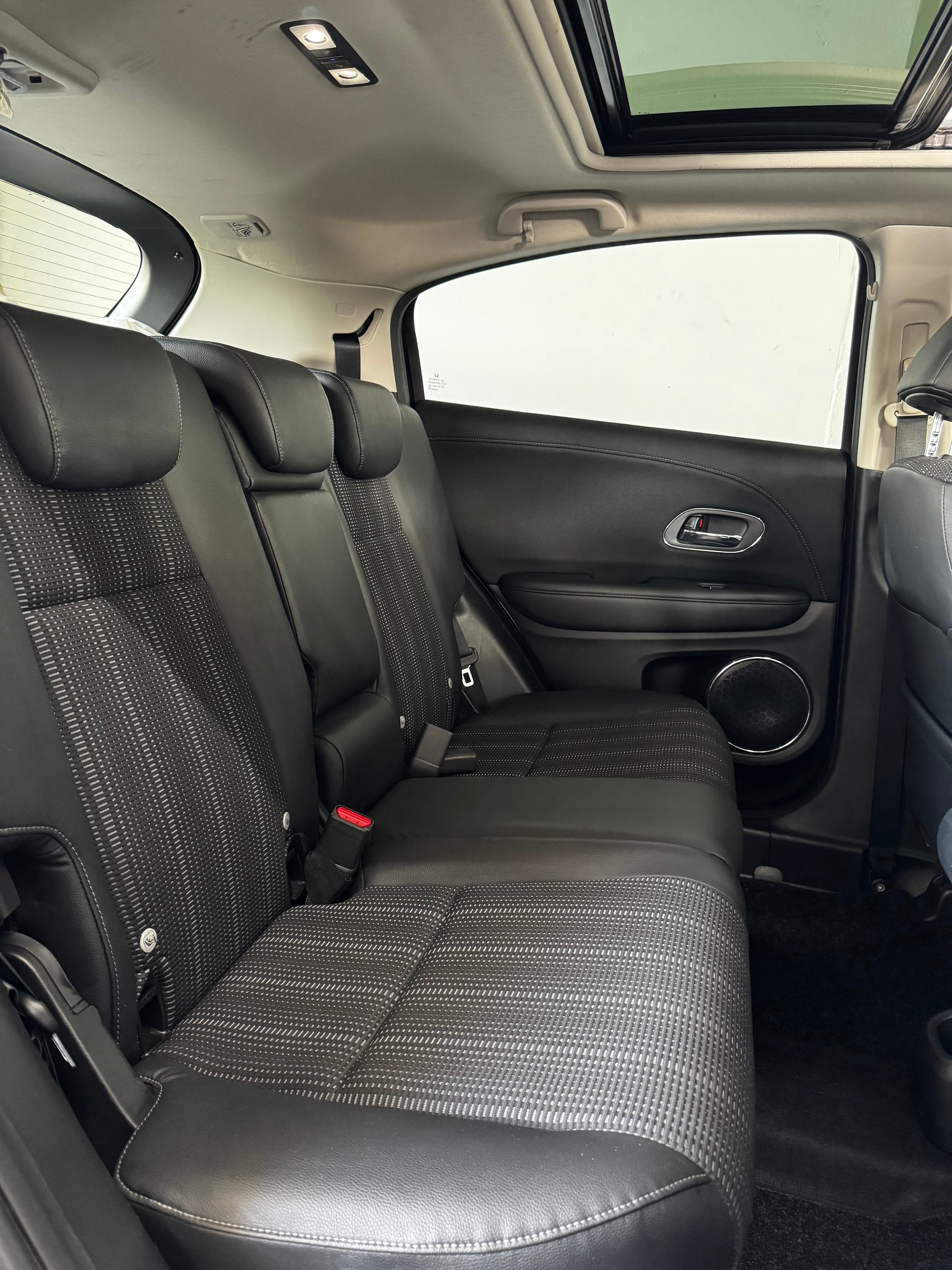 HONDA HR-V 1.5i-VTEC Executive CVT-image-23