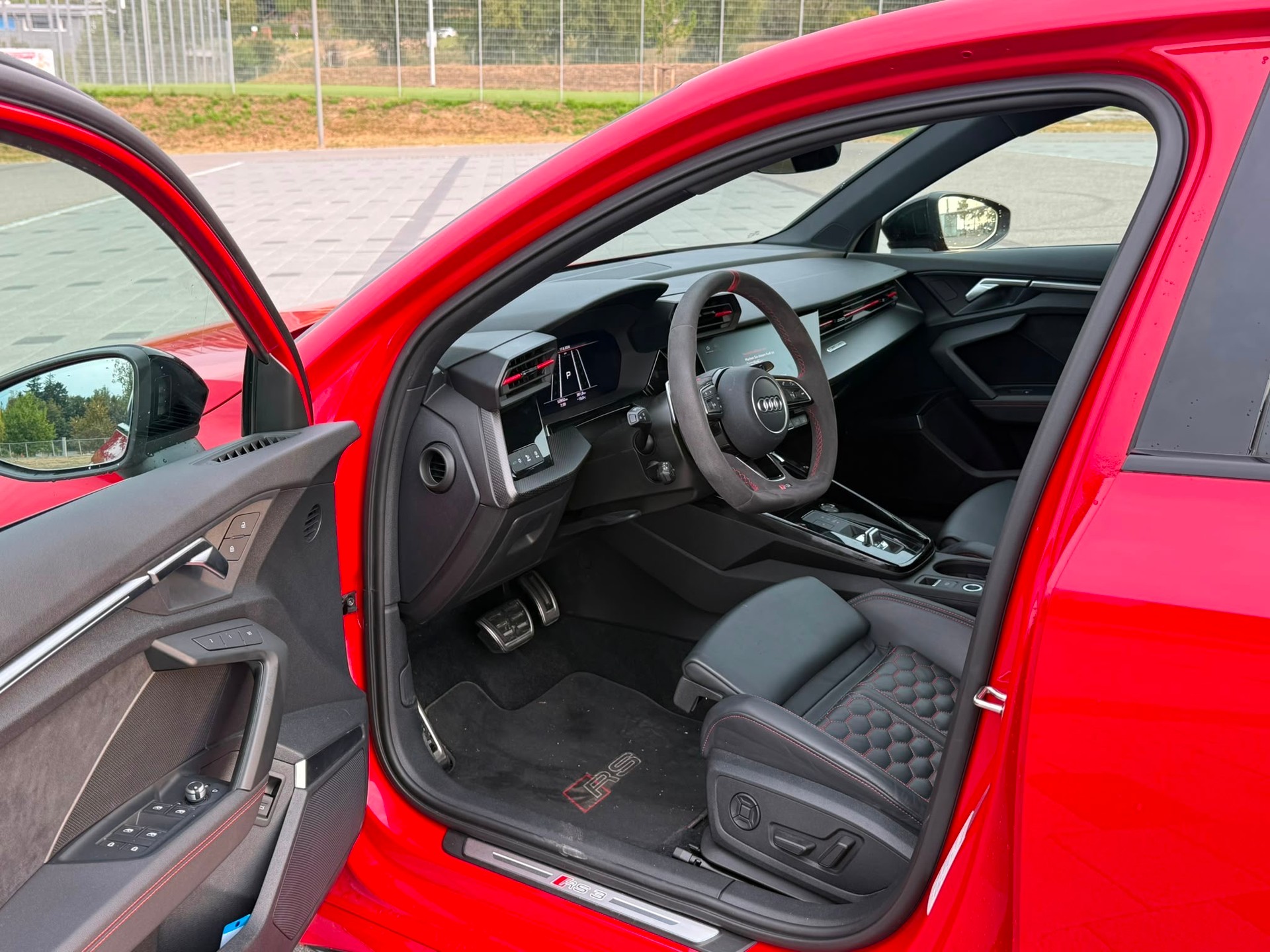 AUDI RS3 Sportback 2.5 TSI quattro S-tronic-image-9