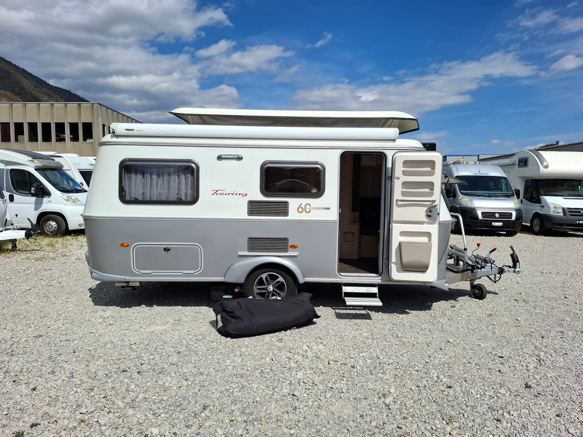 ERIBA Troll 542 GT - Kultwohnwagen mit Längsbett!-image-2