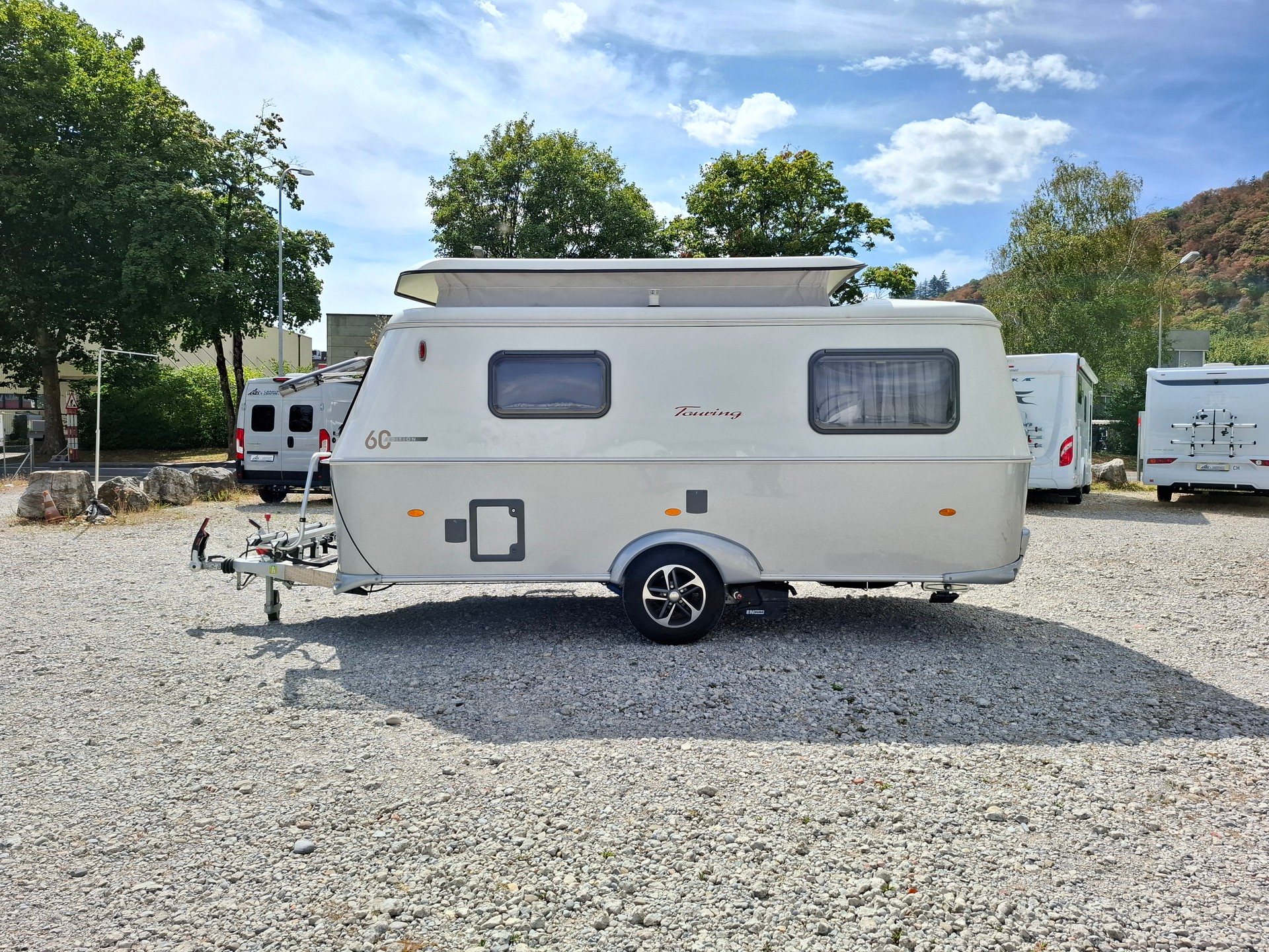 ERIBA Troll 542 GT - Kultwohnwagen mit Längsbett!-image-6