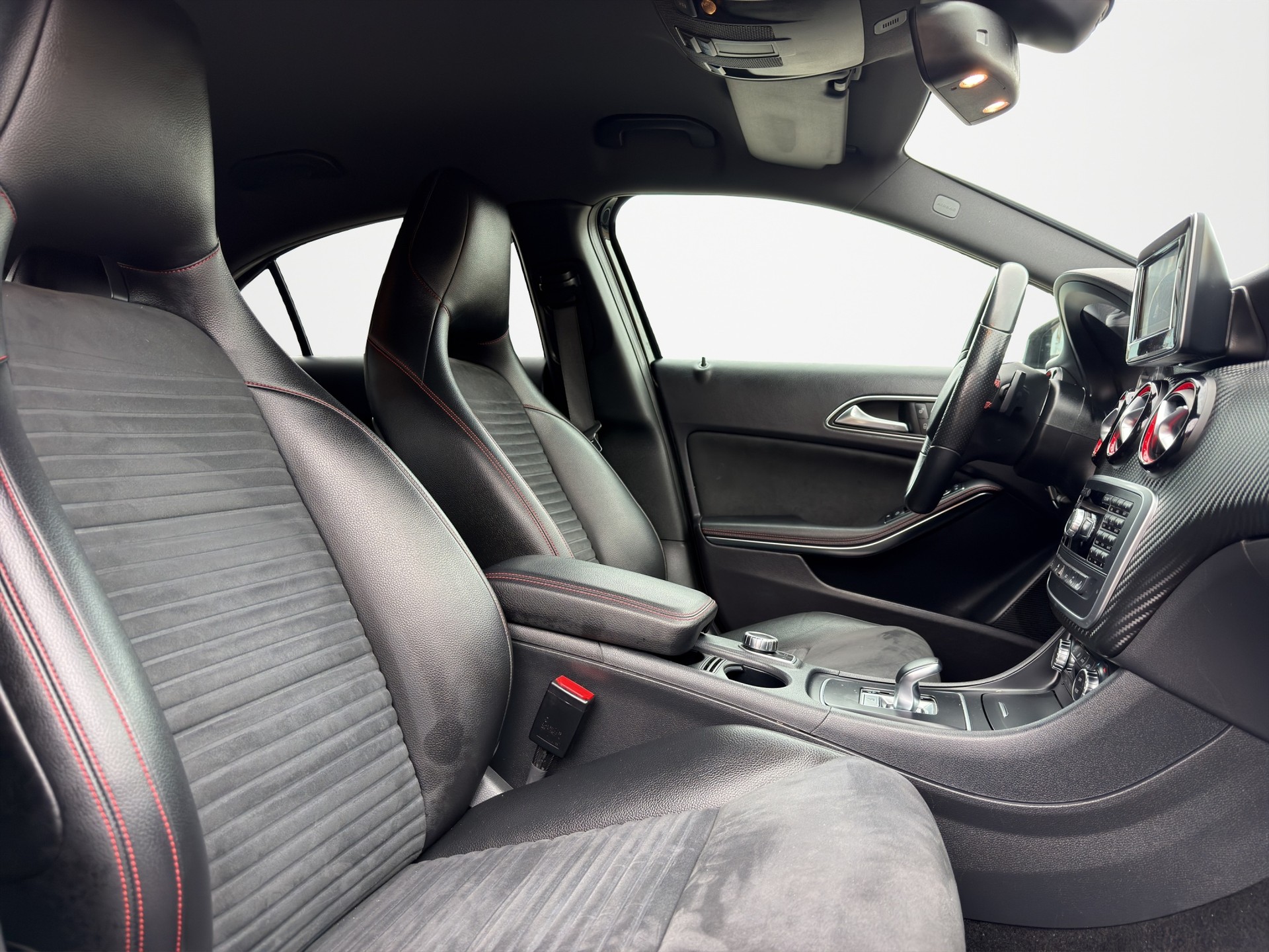 MERCEDES-BENZ A 45 AMG 4Matic Speedshift 7G-DCT-image-11