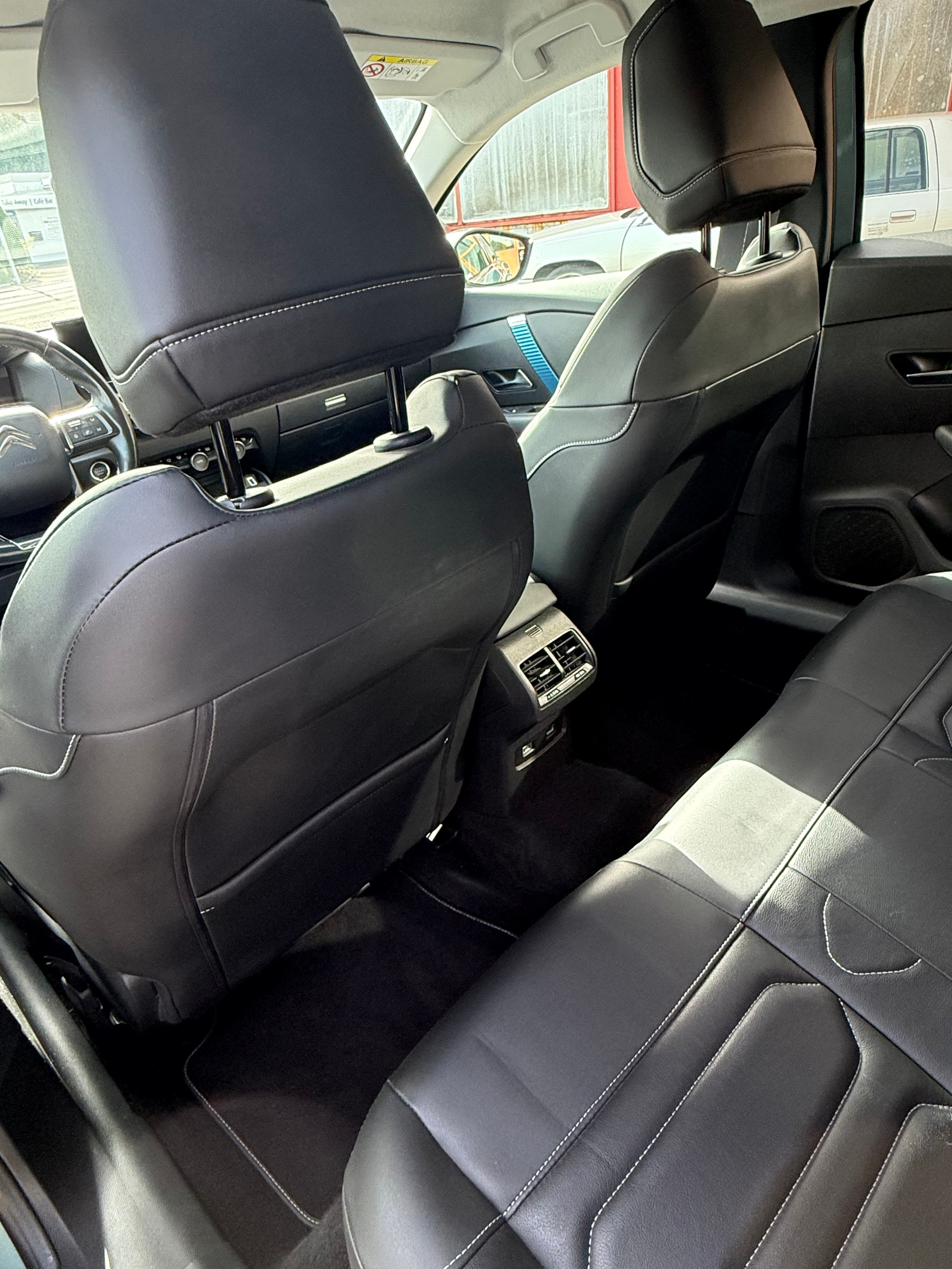 CITROEN C4 Electric Shine-image-6