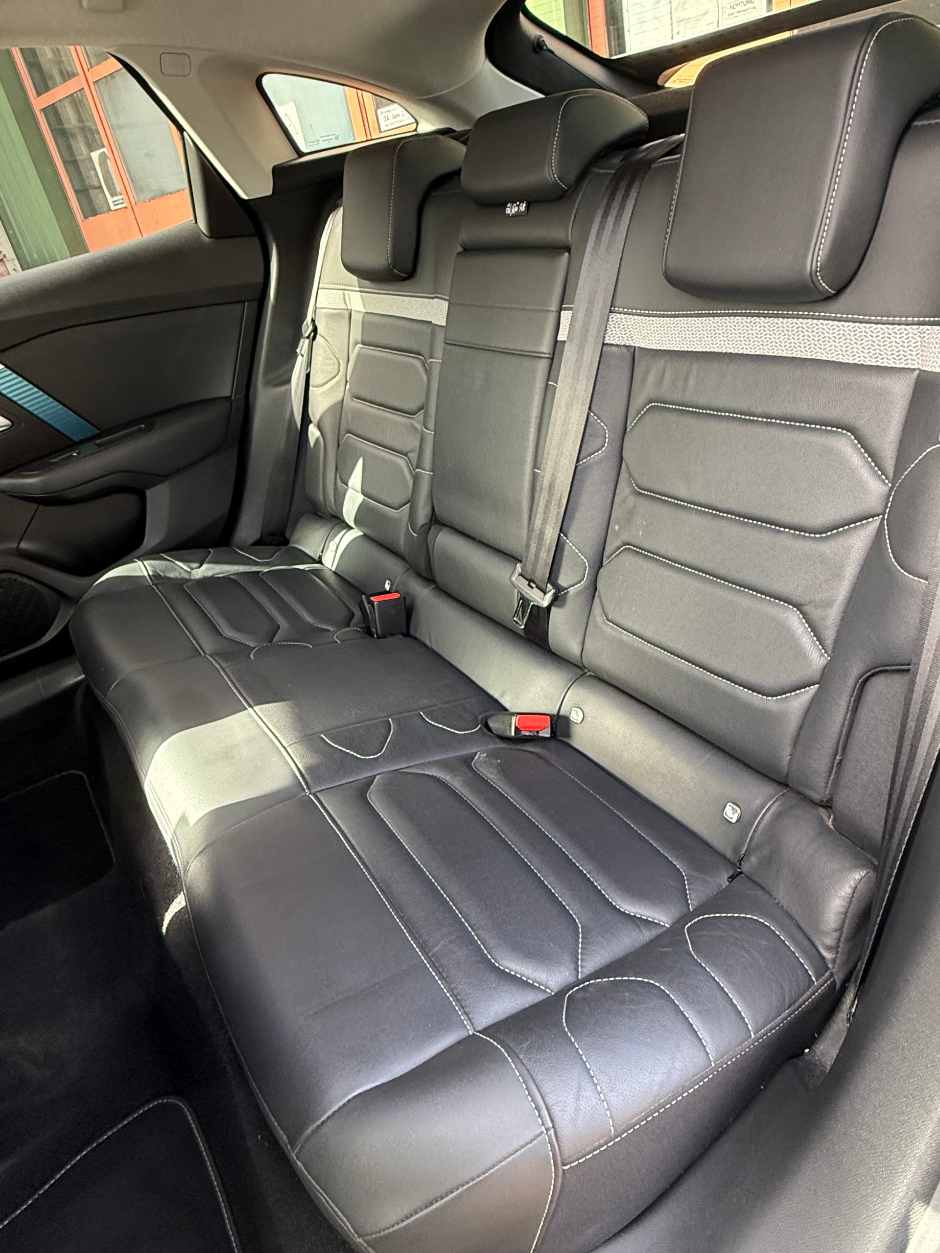 CITROEN C4 Electric Shine-image-7