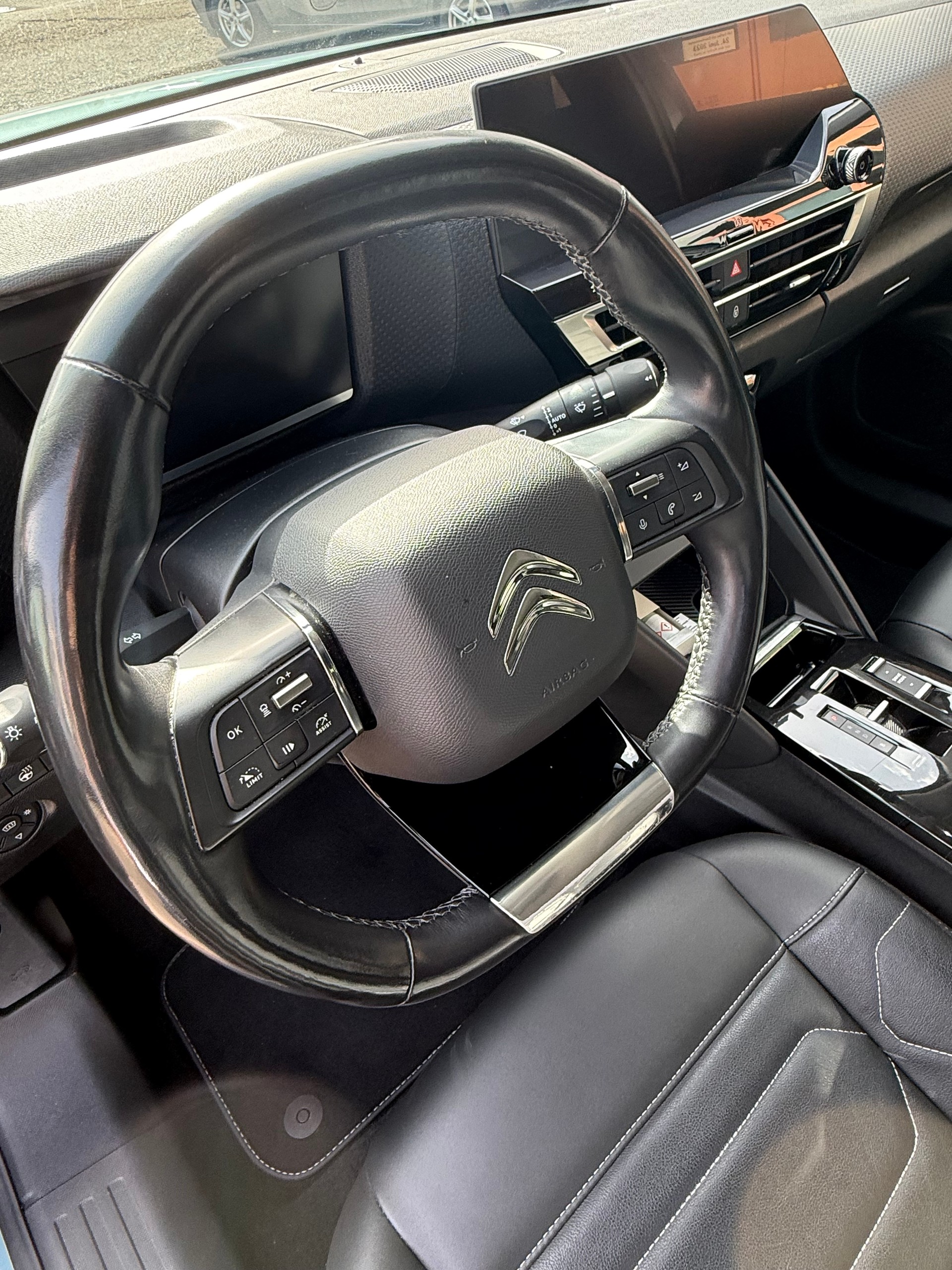 CITROEN C4 Electric Shine-image-4