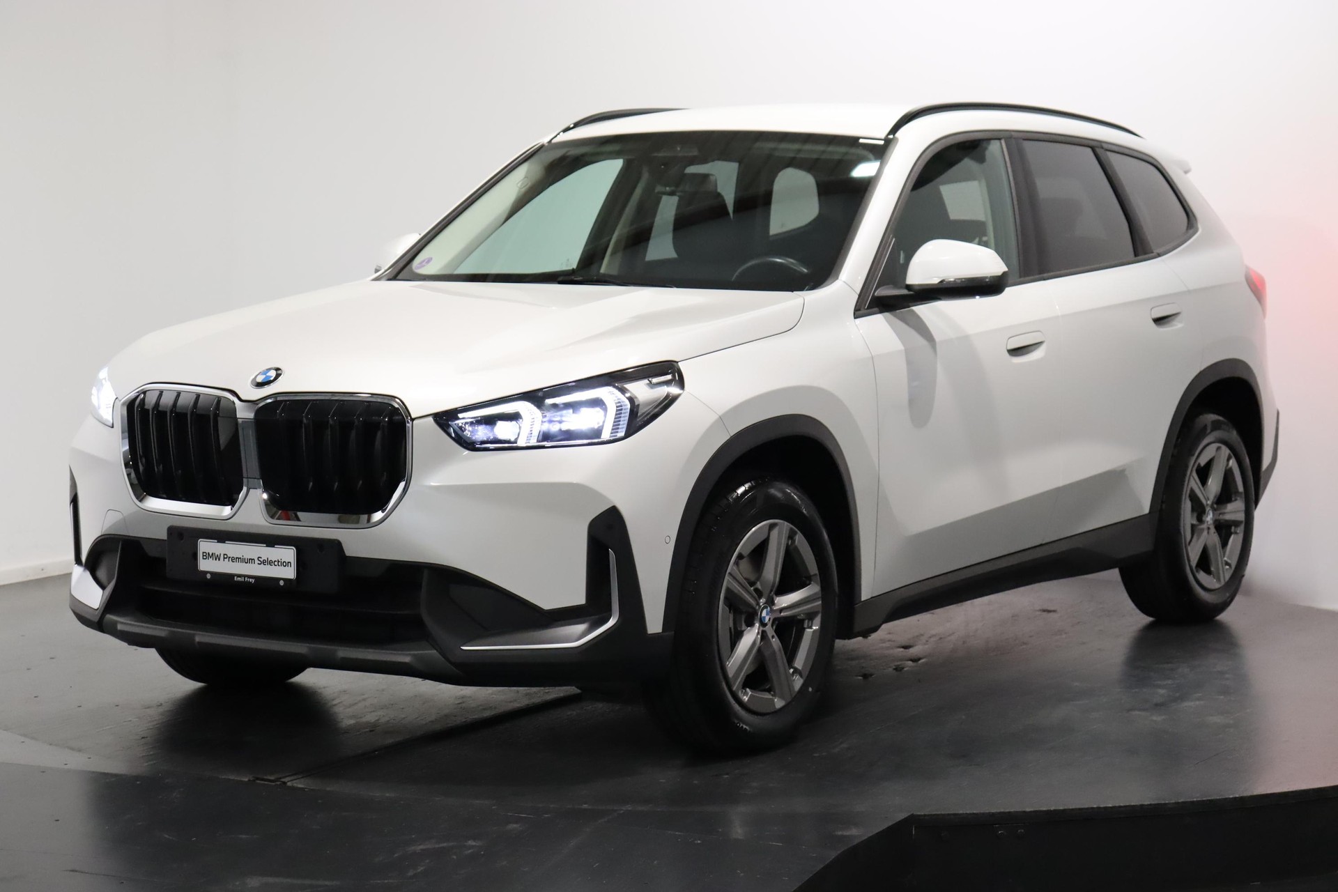 BMW X1 18i sDrive-image-0
