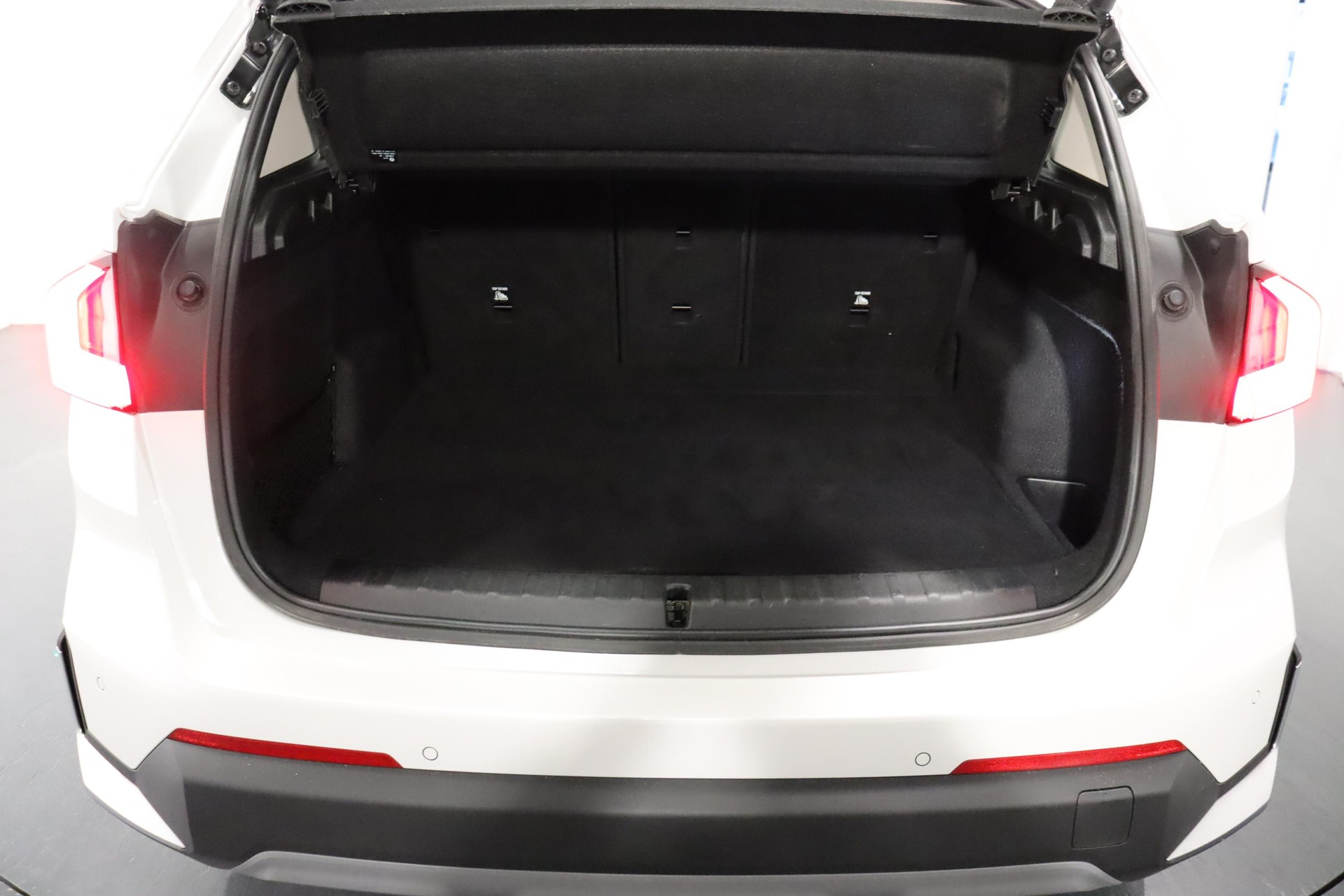 BMW X1 18i sDrive-image-4