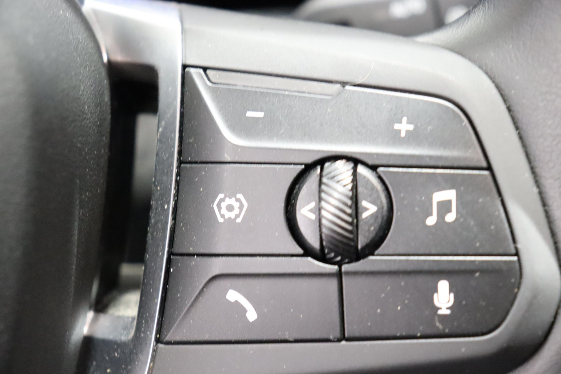 BMW X1 18i sDrive-image-20