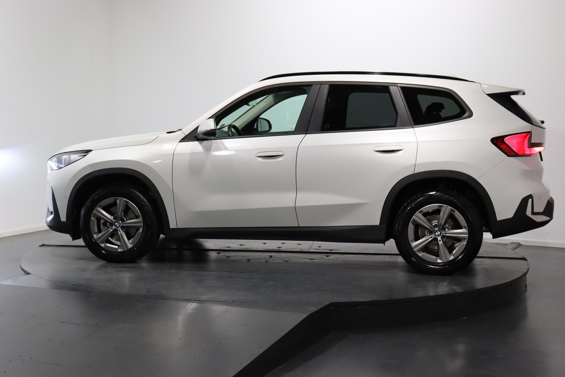 BMW X1 18i sDrive-image-2