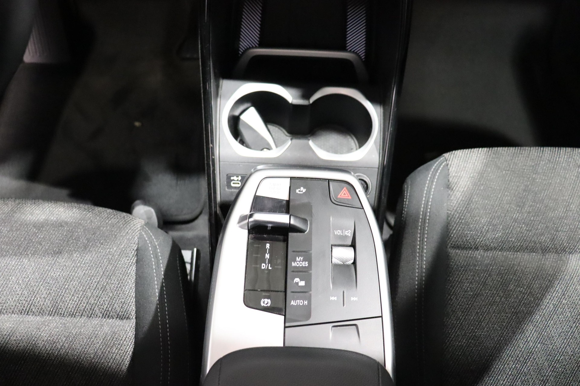 BMW X1 18i sDrive-image-11