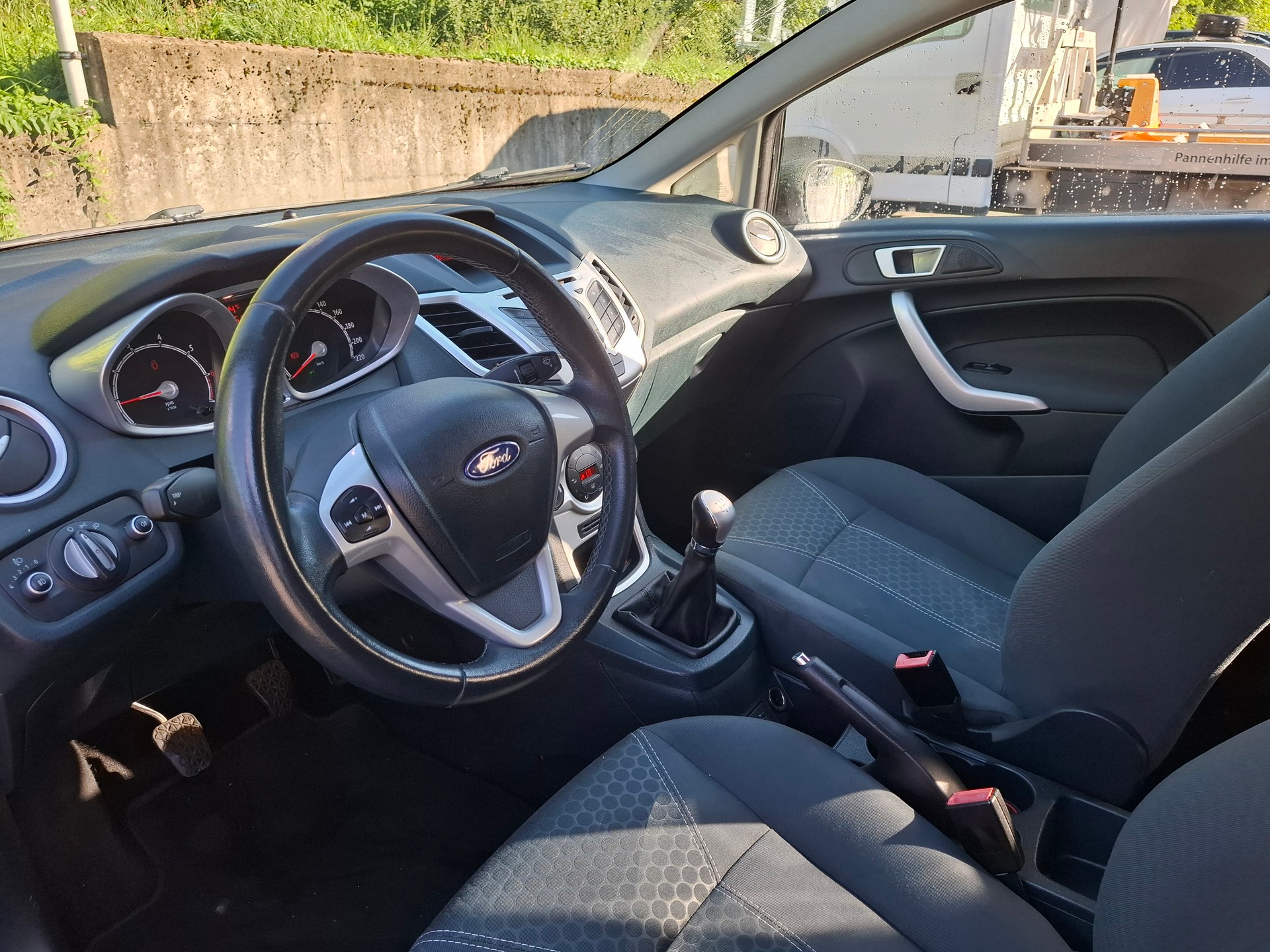 FORD Fiesta 1.6 16V Titanium-image-3