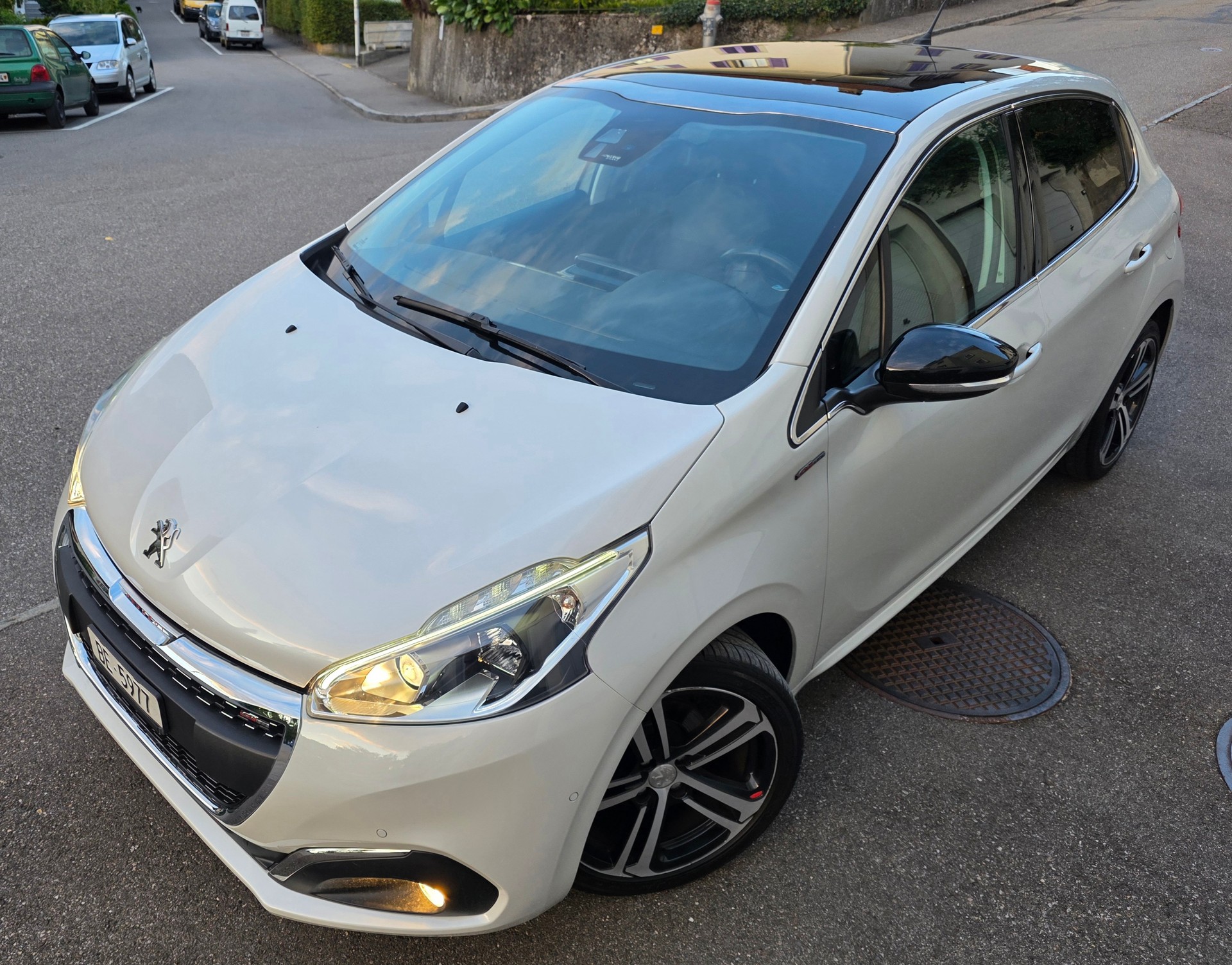 PEUGEOT 208 1.2 PureTech GT Line EAT6-image-5