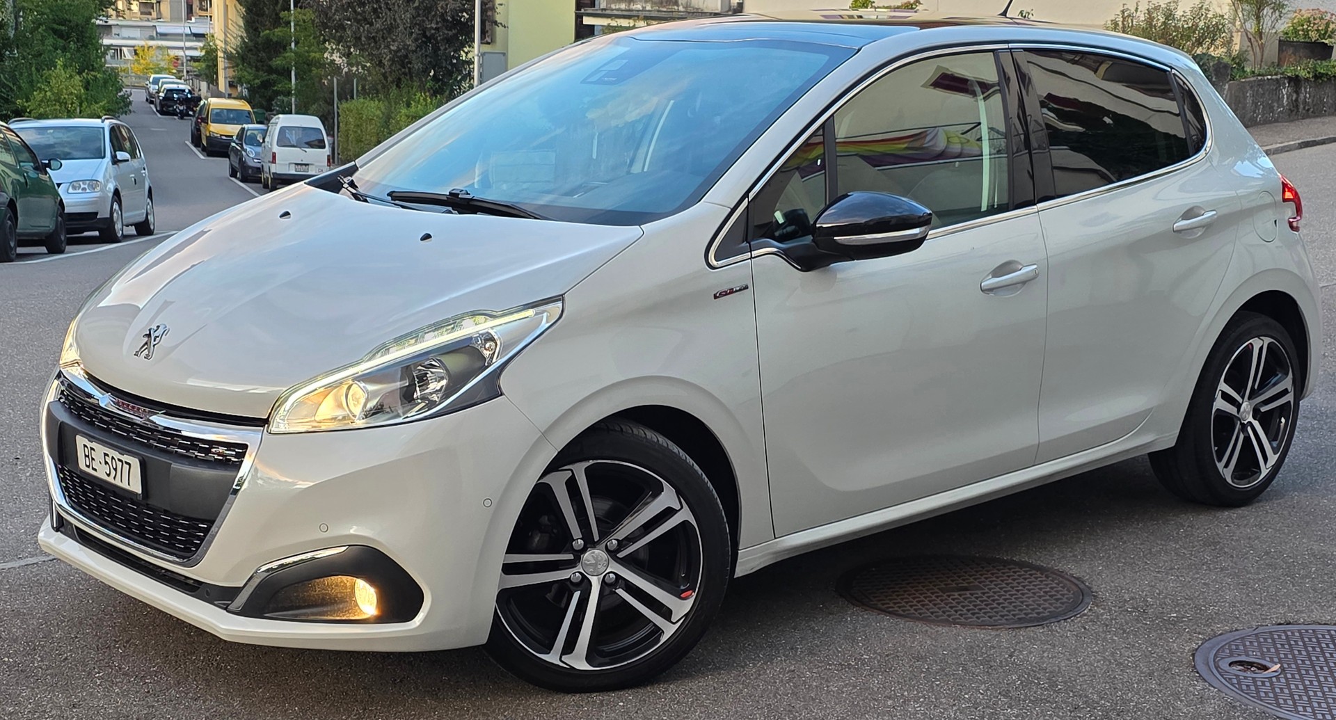 PEUGEOT 208 1.2 PureTech GT Line EAT6-image-7
