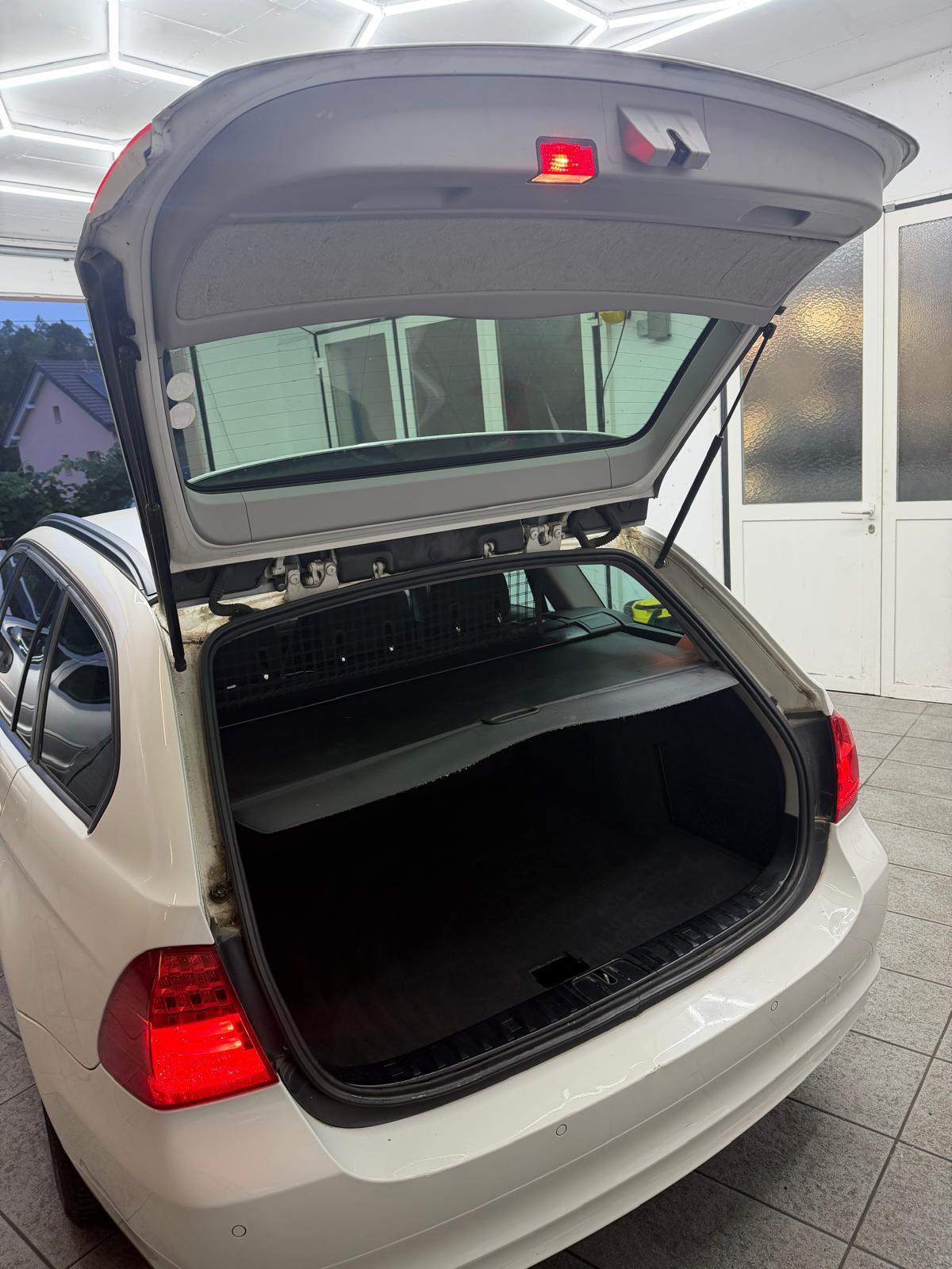 BMW 320d Touring Steptronic-image-3