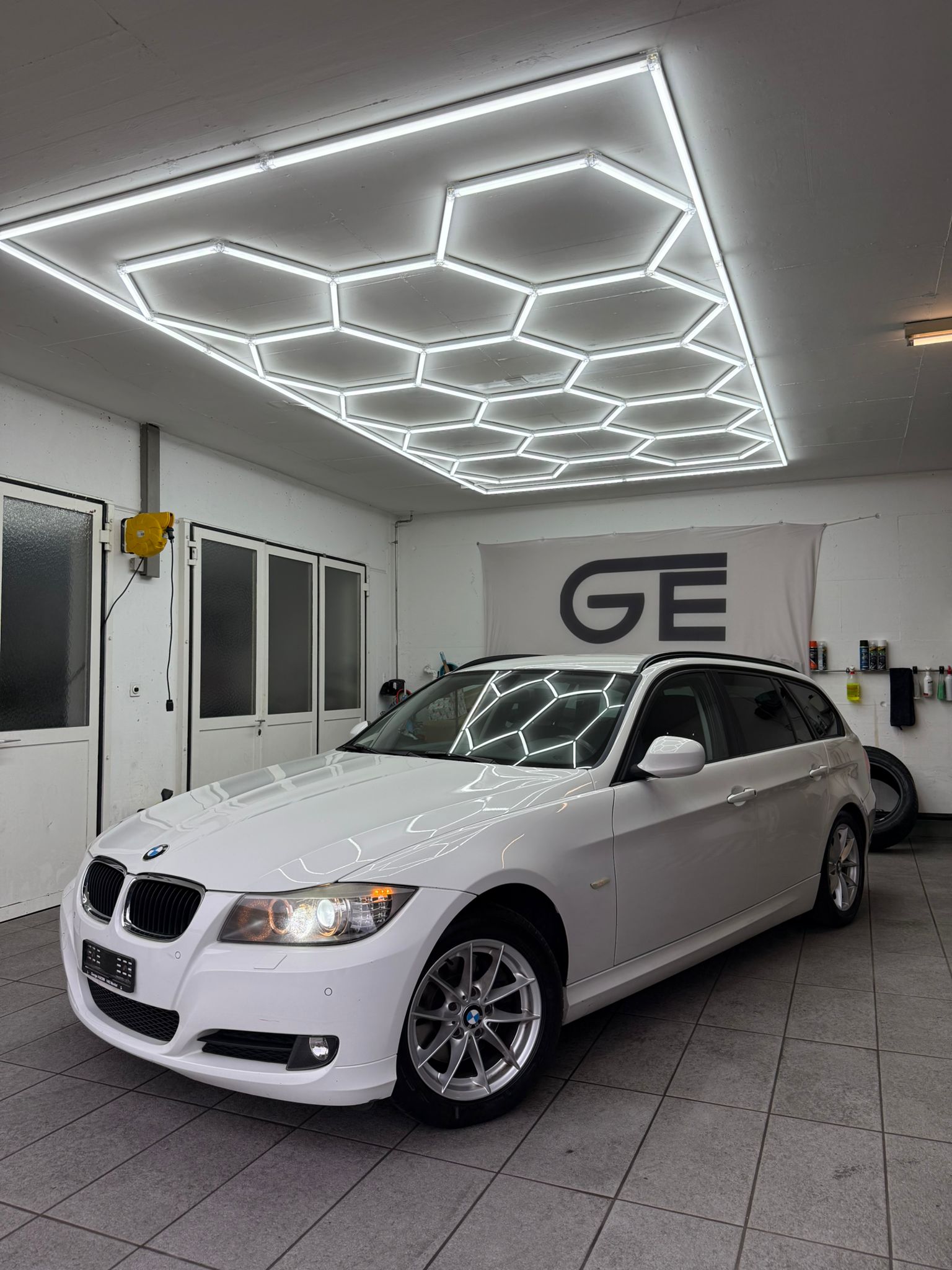 BMW 320d Touring Steptronic-image-0