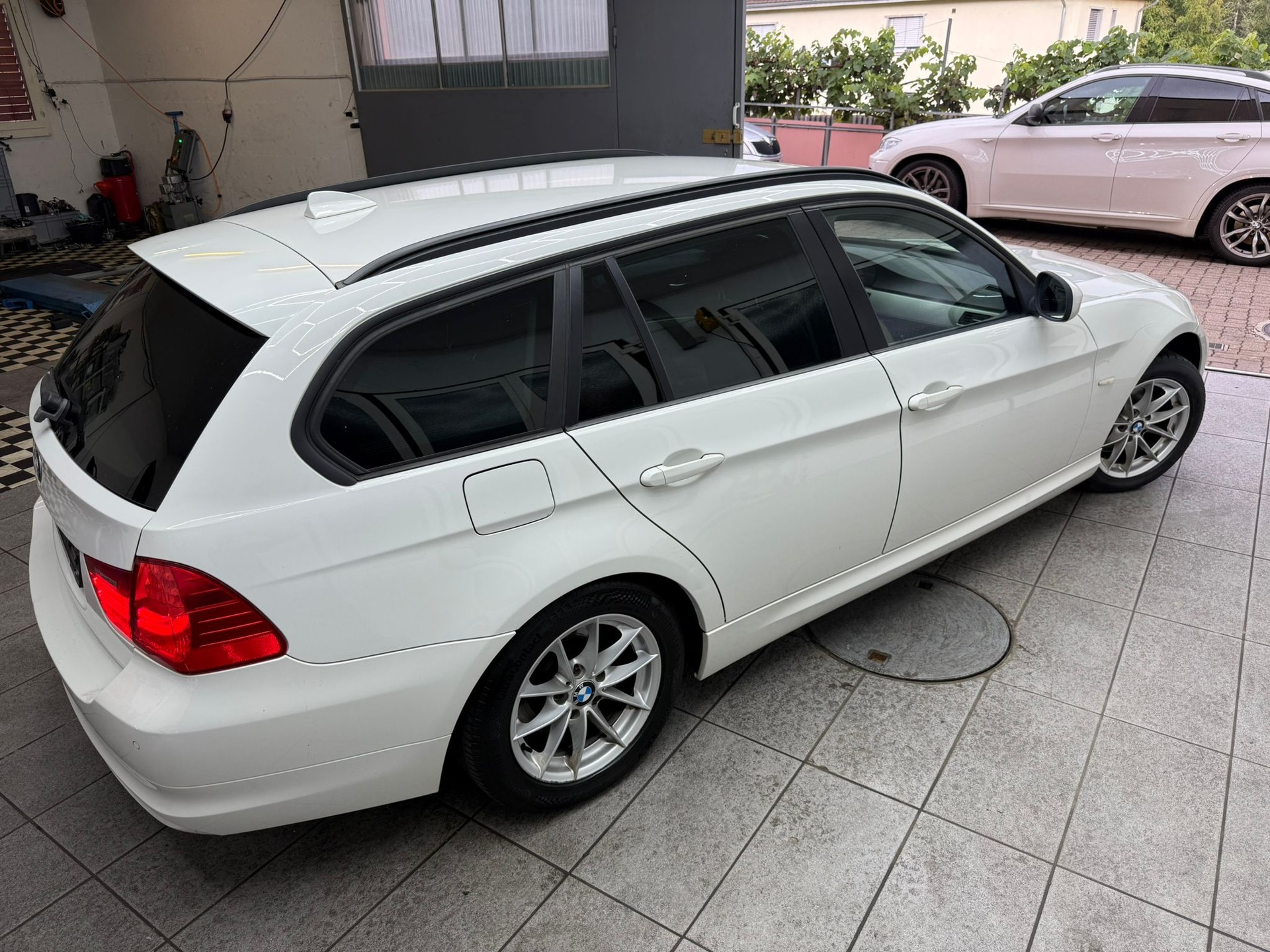 BMW 320d Touring Steptronic-image-2