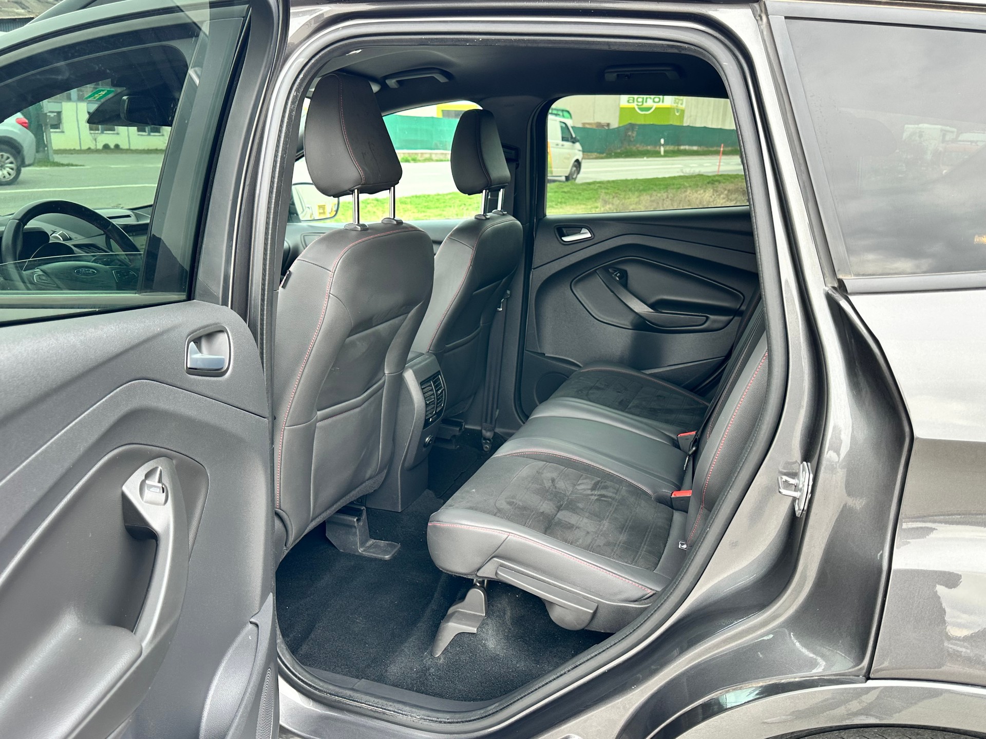 FORD Kuga 1.5 SCTi ST Line High 4WD Automatic-image-12