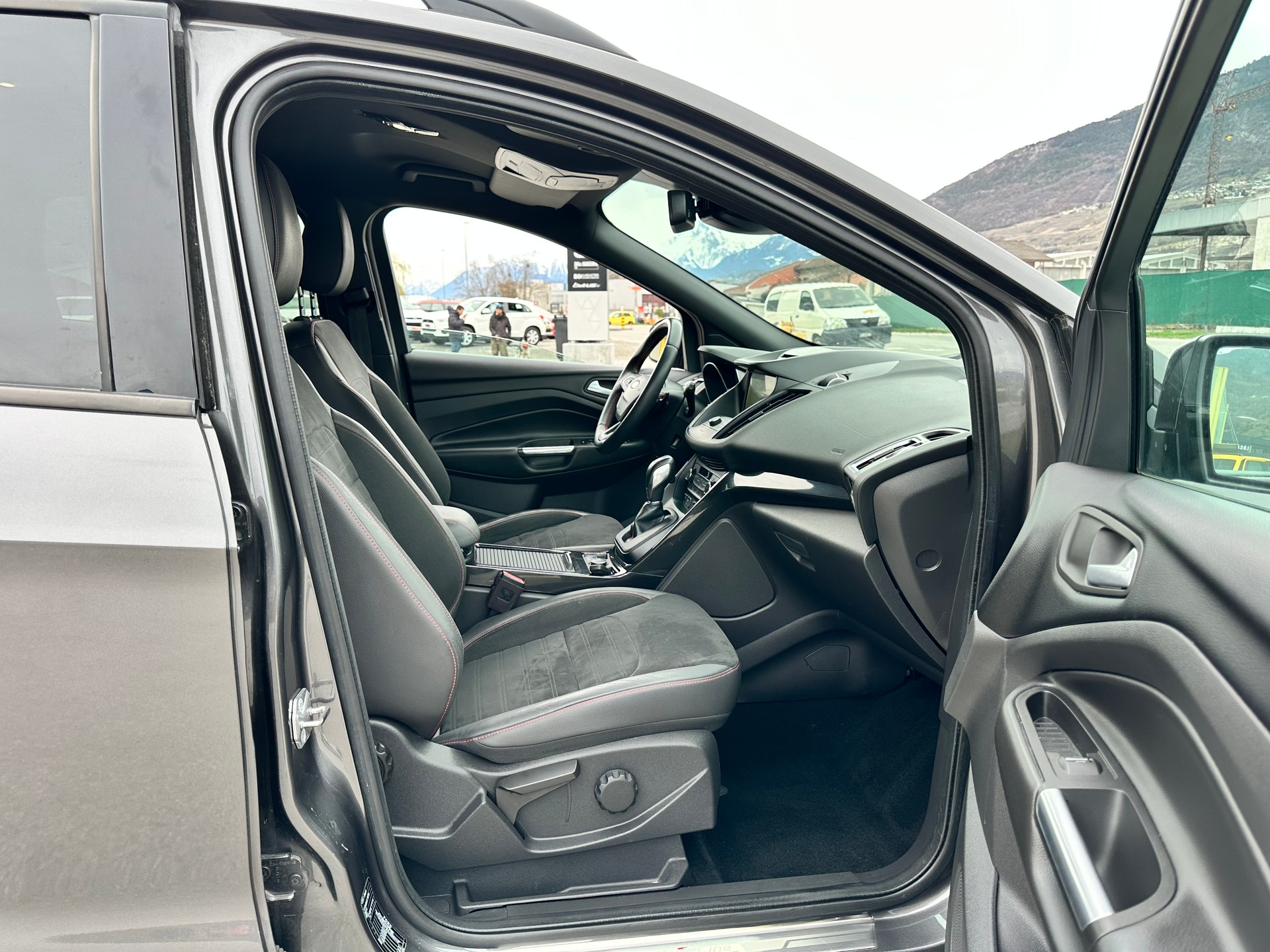 FORD Kuga 1.5 SCTi ST Line High 4WD Automatic-image-13