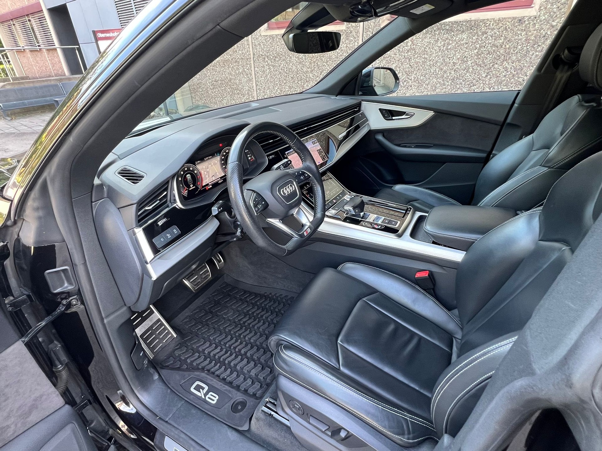 AUDI Q8 55 TFSI quattro tiptronic-image-8