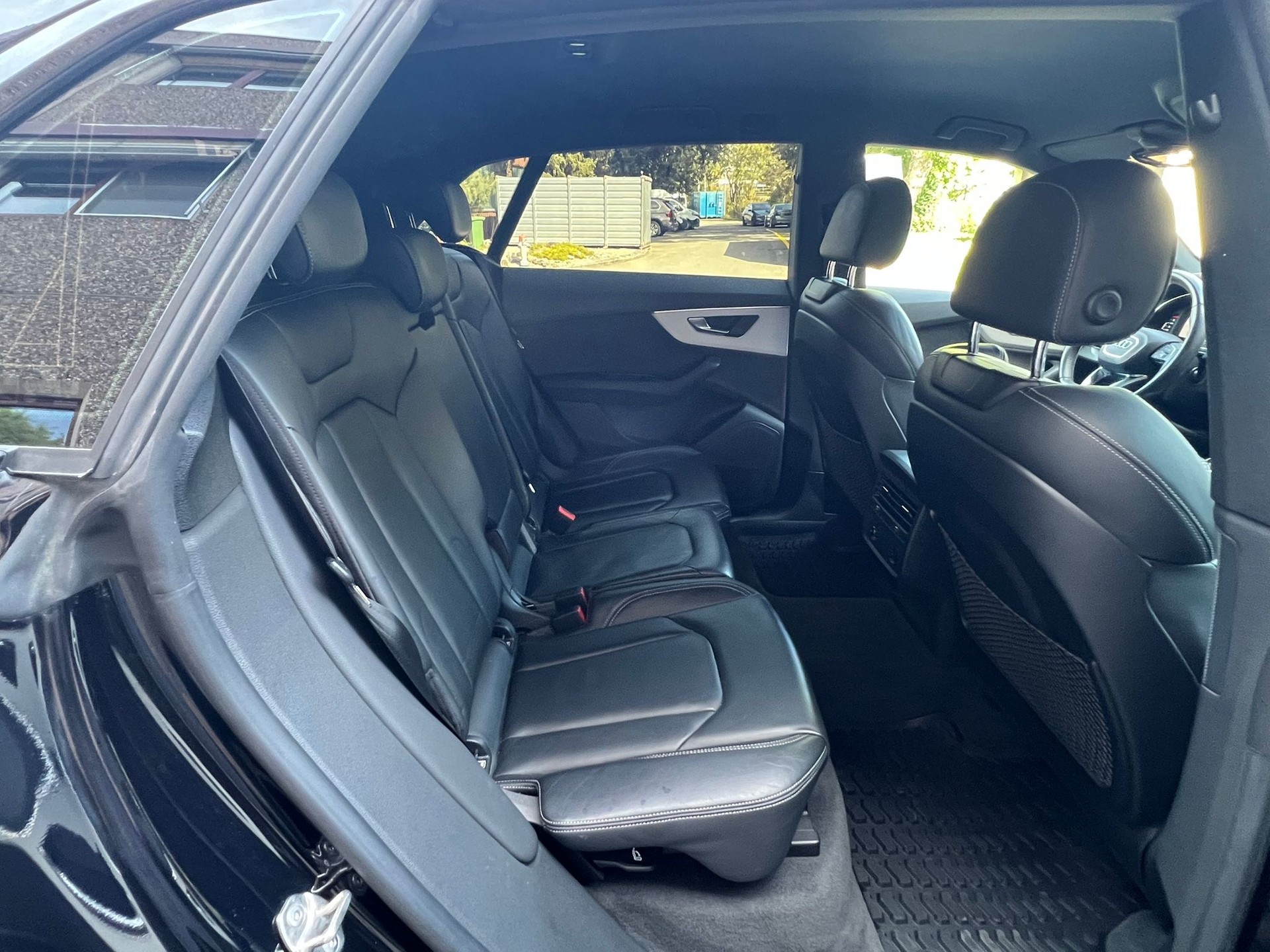 AUDI Q8 55 TFSI quattro tiptronic-image-11