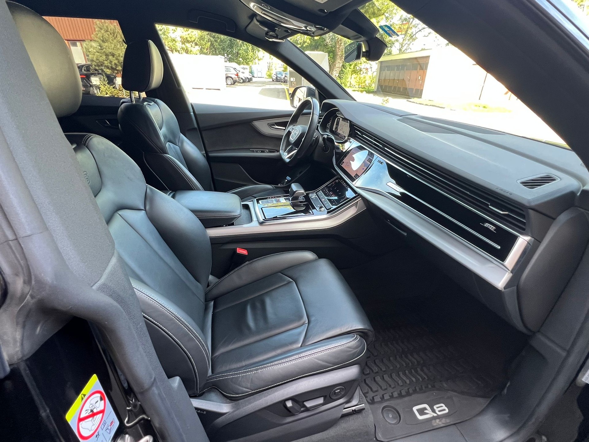 AUDI Q8 55 TFSI quattro tiptronic-image-9