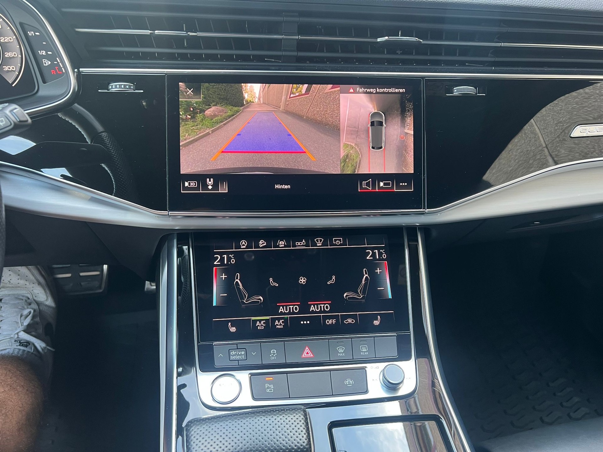 AUDI Q8 55 TFSI quattro tiptronic-image-10