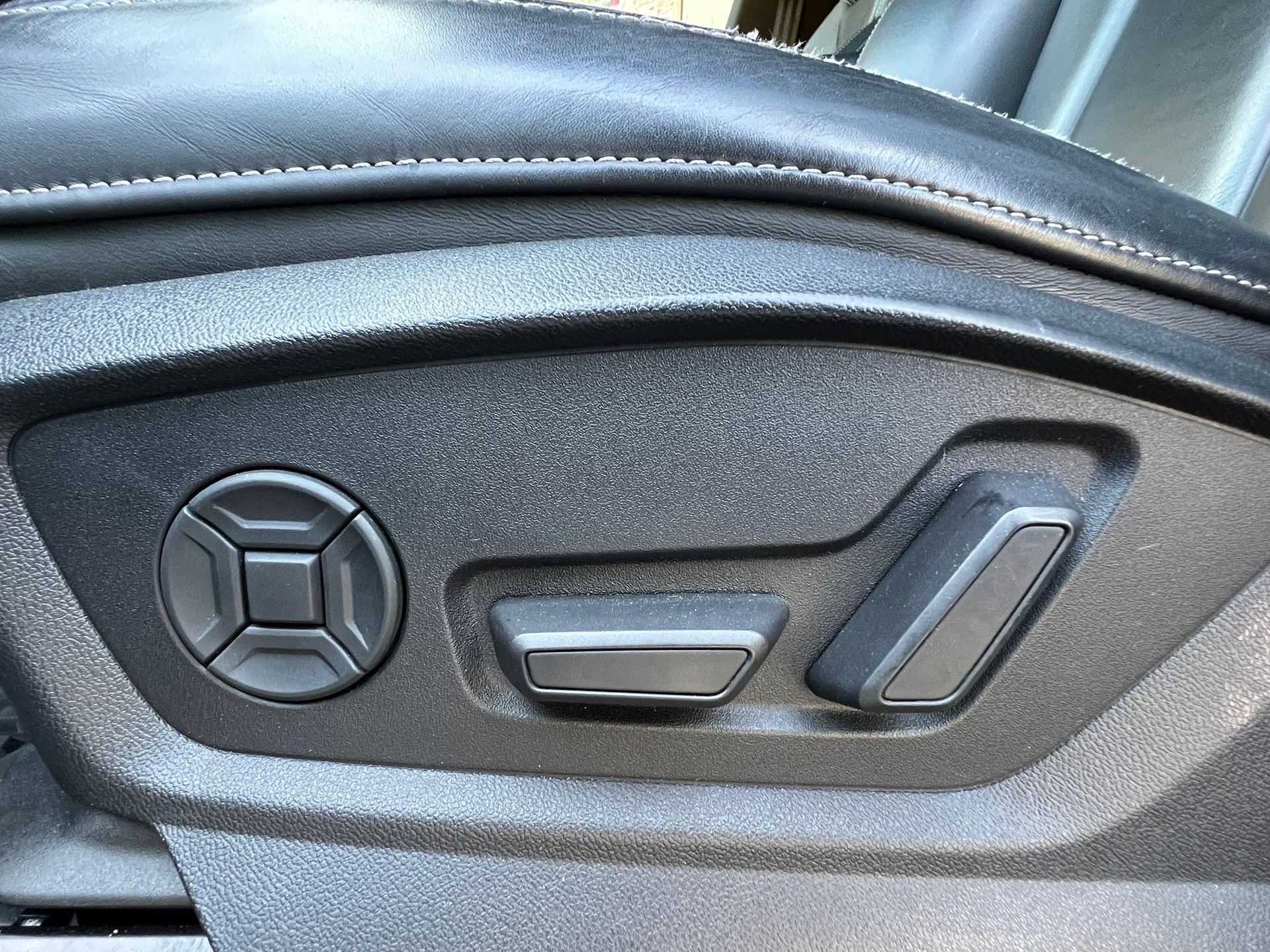 AUDI Q8 55 TFSI quattro tiptronic-image-15