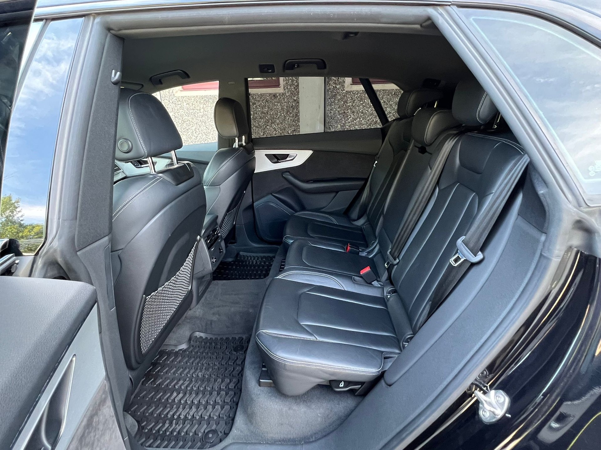 AUDI Q8 55 TFSI quattro tiptronic-image-12