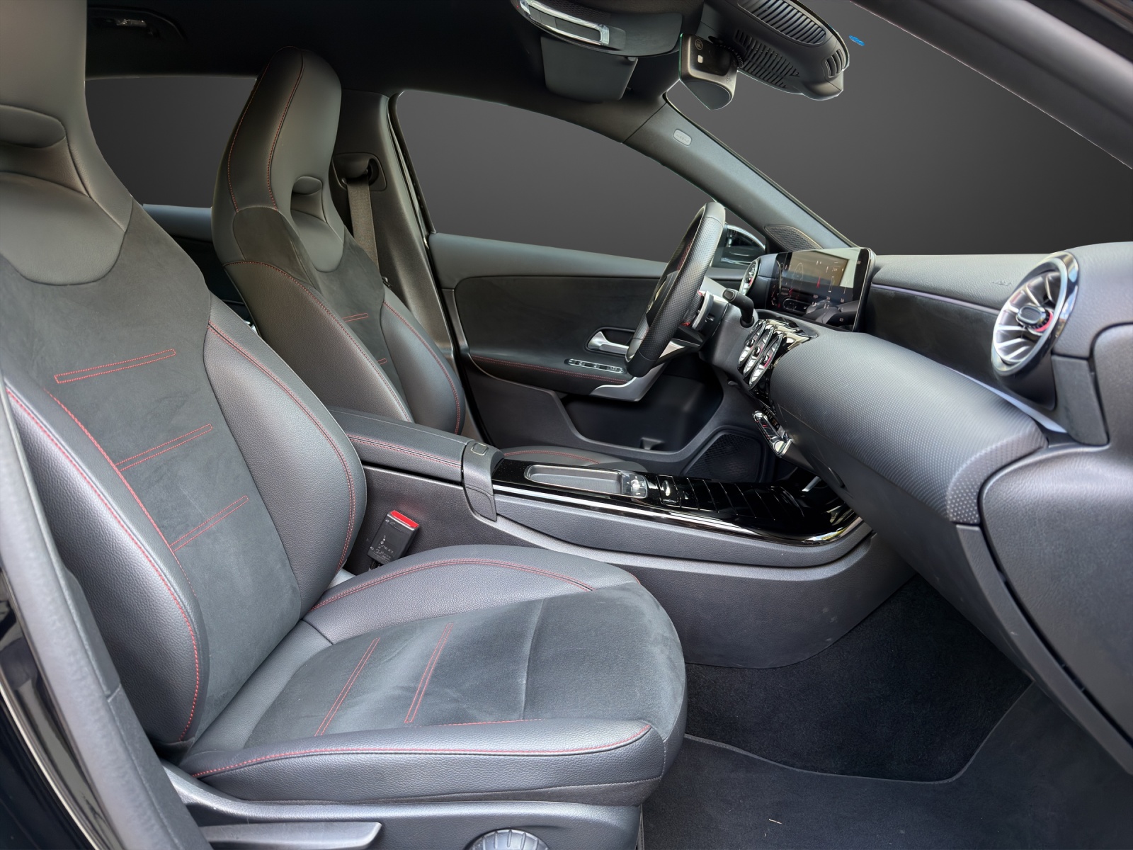 MERCEDES-BENZ A 200 7G-DCT-image-11