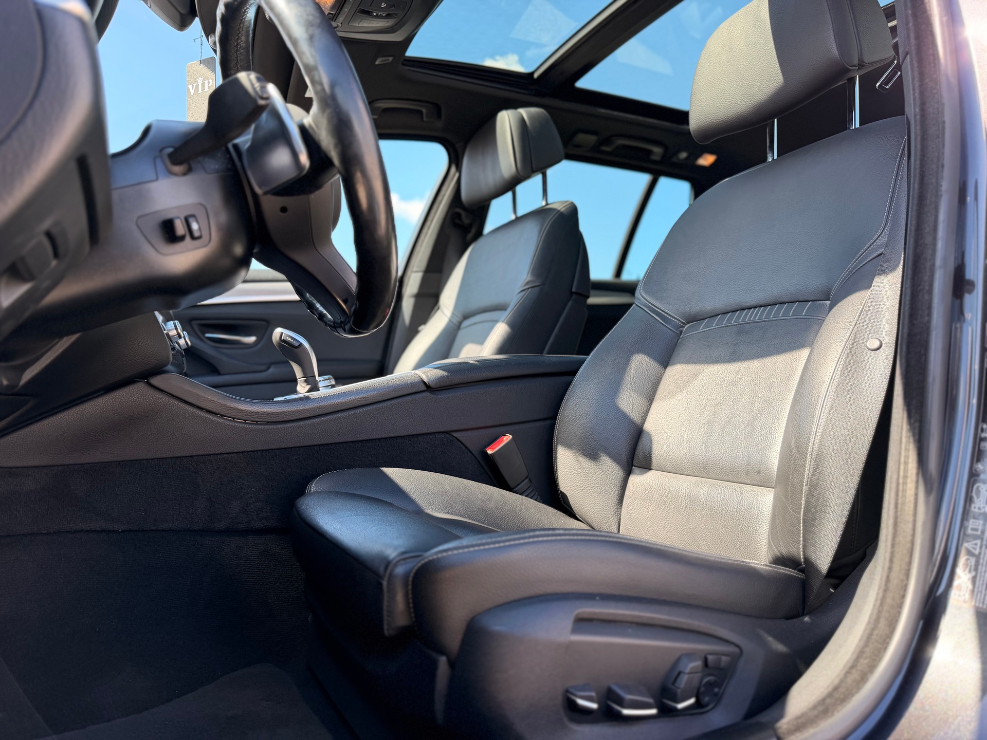 BMW M550d Touring xDrive Steptronic-image-10