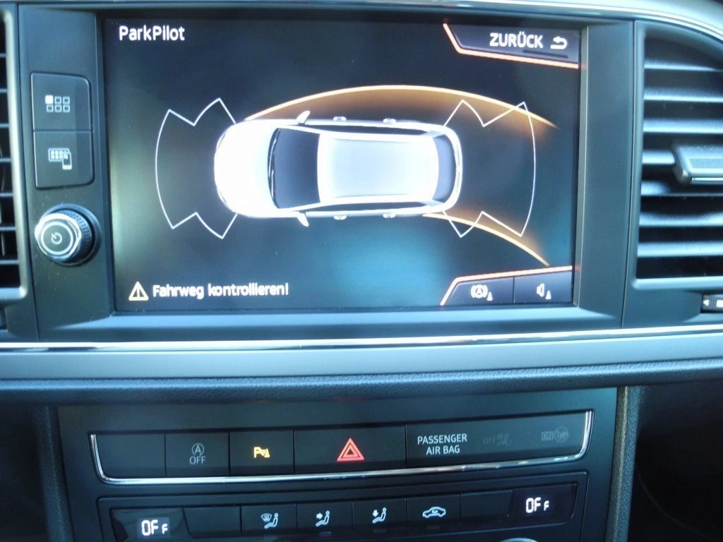 SEAT Leon ST 1.6 TDI CR Style ** Frisch ab MFK und Service **-image-8