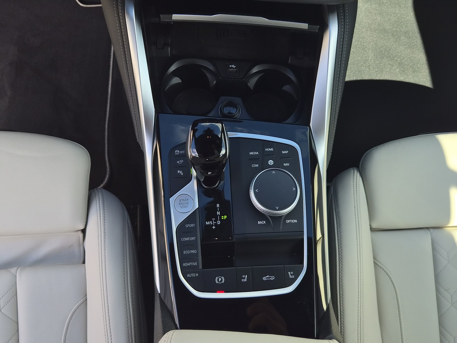 BMW M440i xDrive 48V Cabriolet Steptronic-image-16