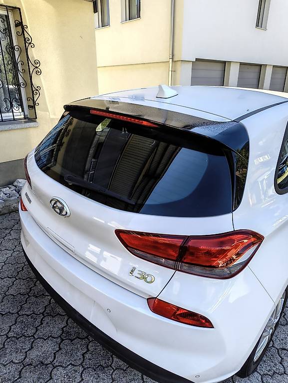 HYUNDAI i30-image-1