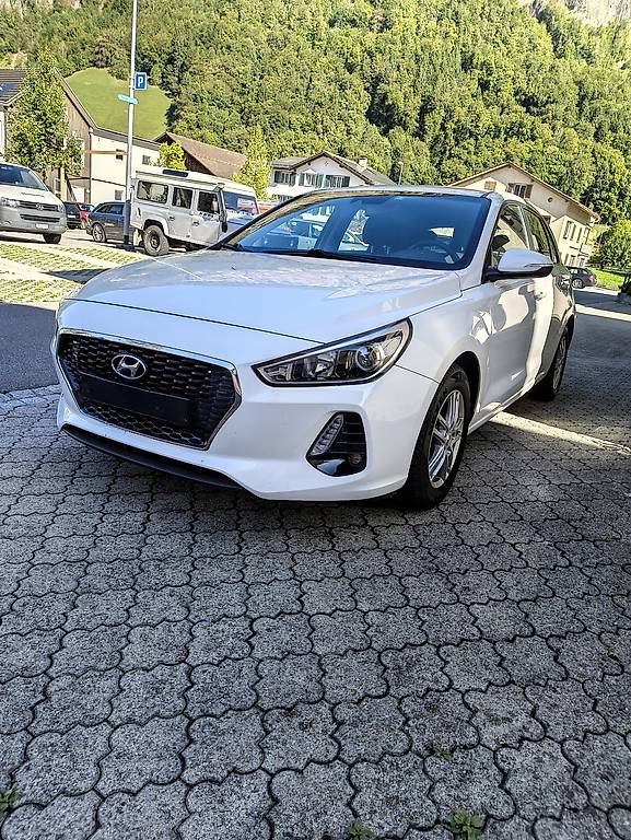 HYUNDAI i30-image-2