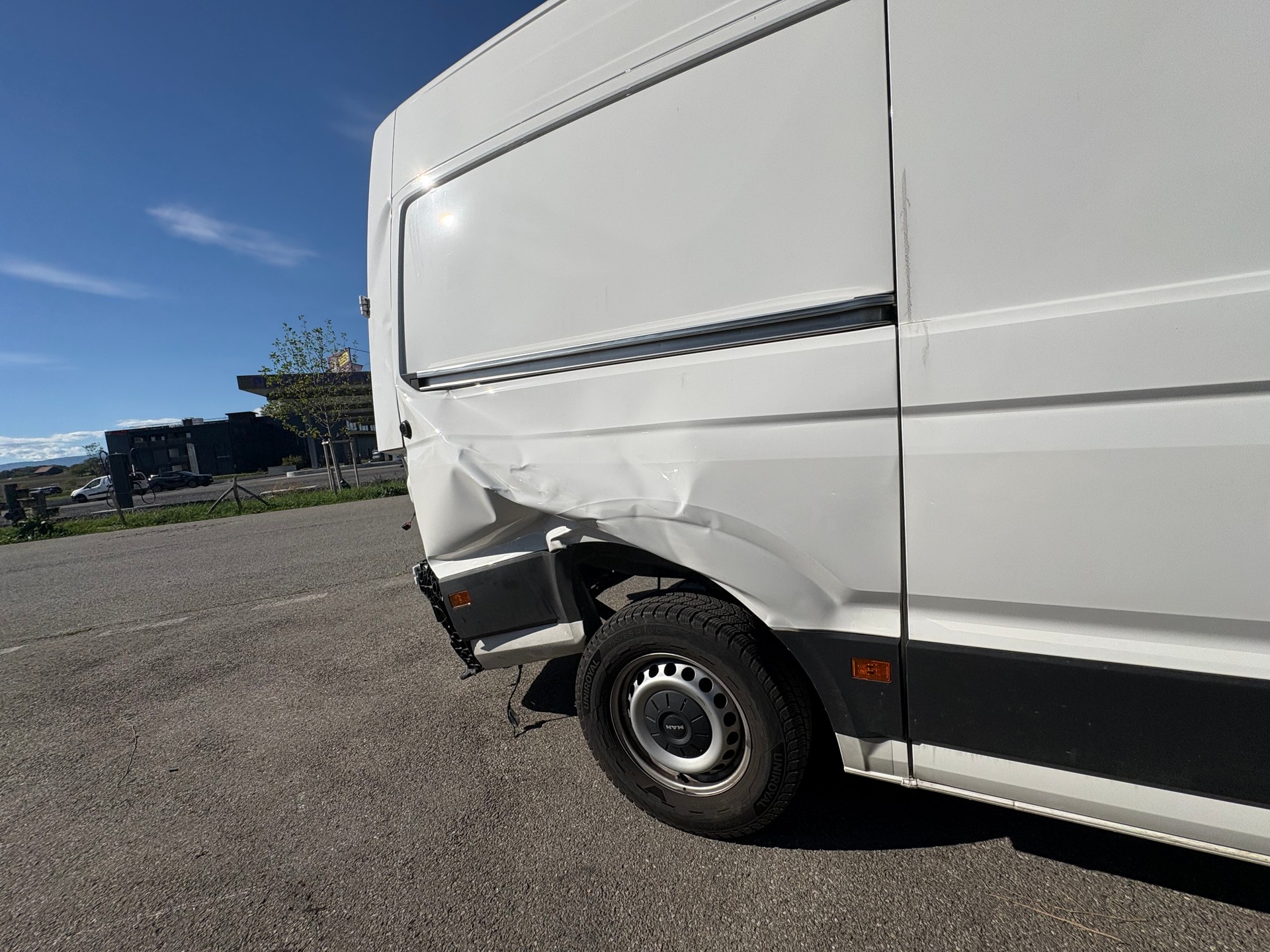 MAN TGE 3.5 4x4 Camper Standard L3-image-15