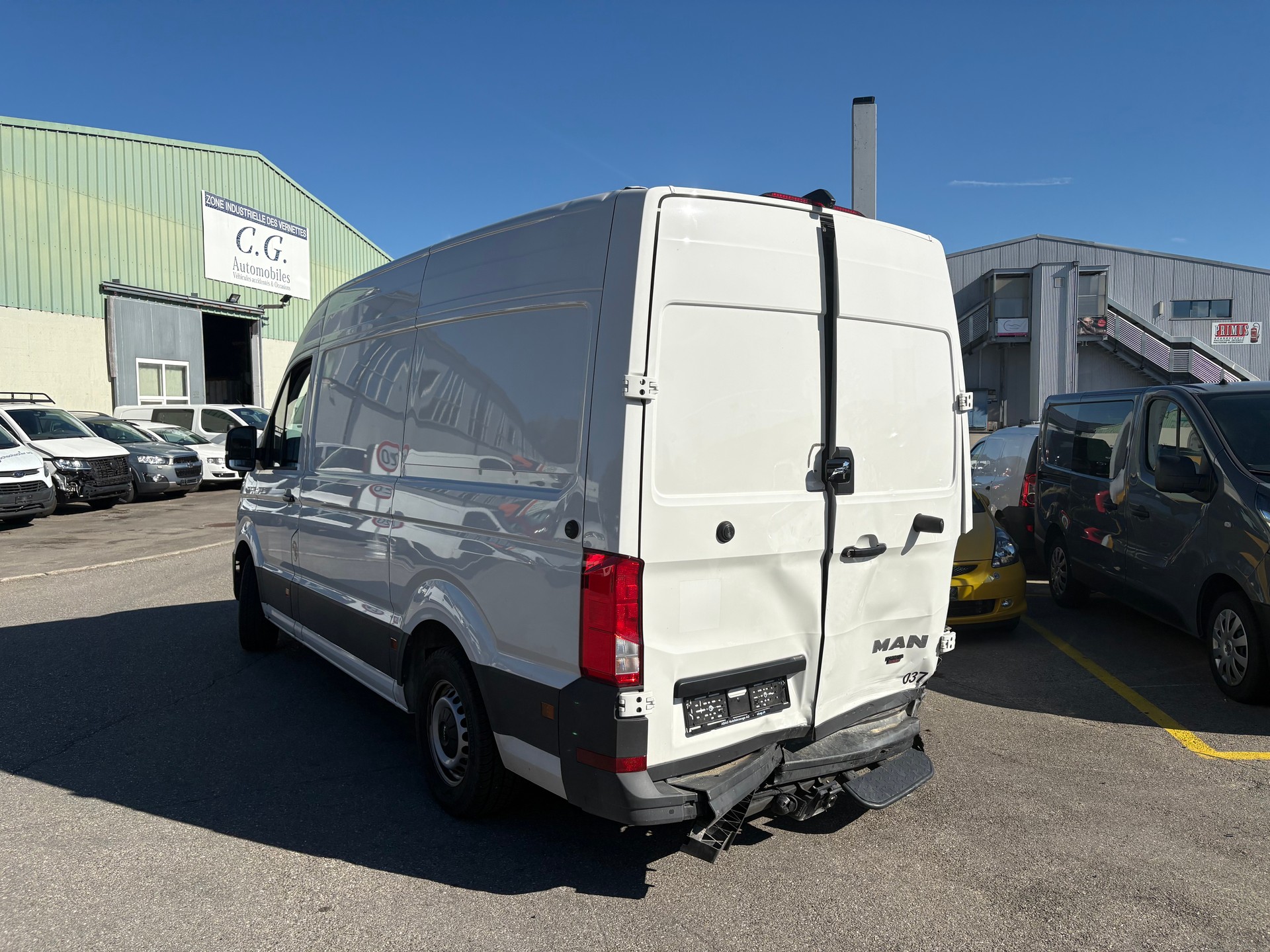 MAN TGE 3.5 4x4 Camper Standard L3-image-10