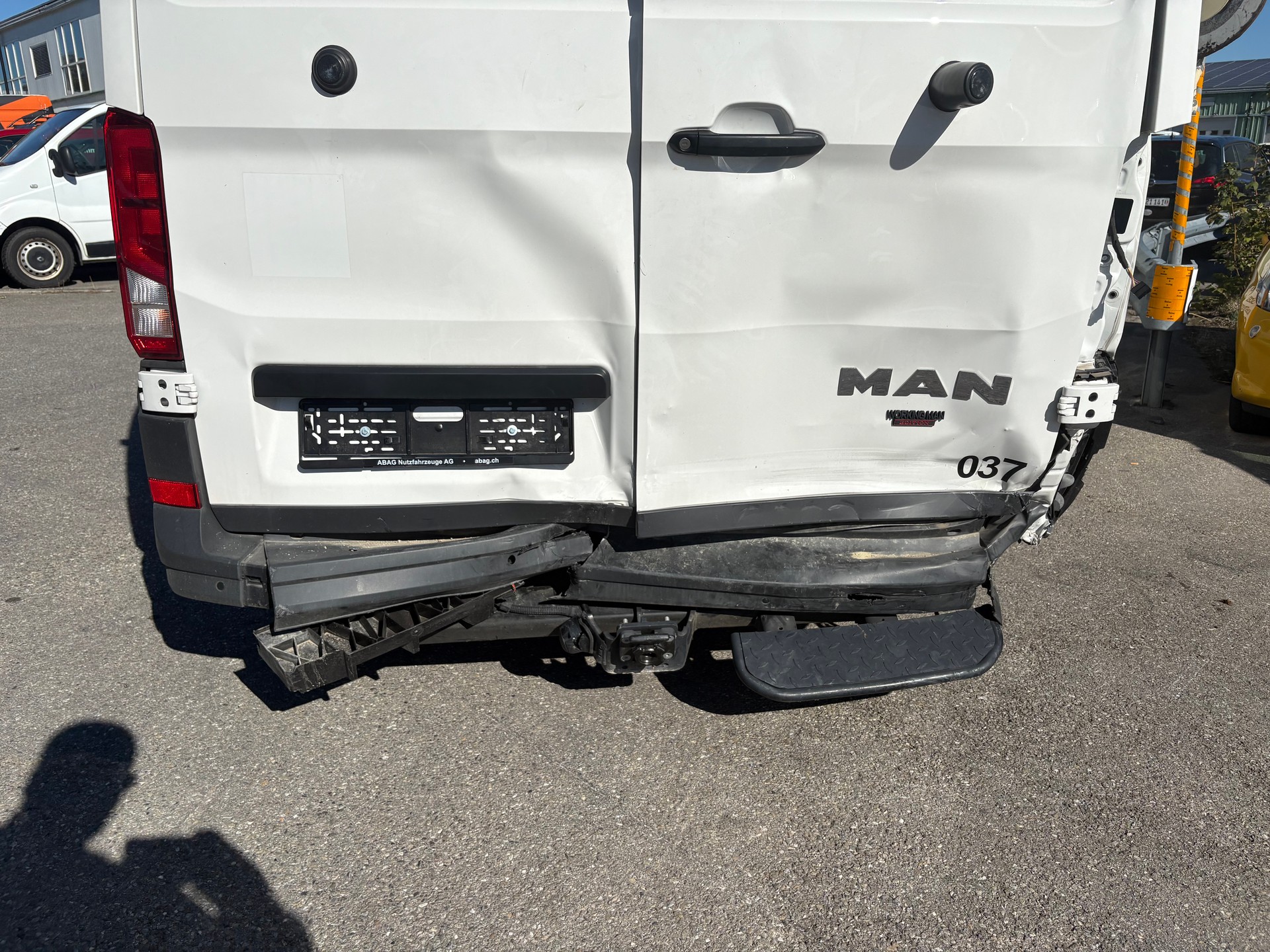 MAN TGE 3.5 4x4 Camper Standard L3-image-11