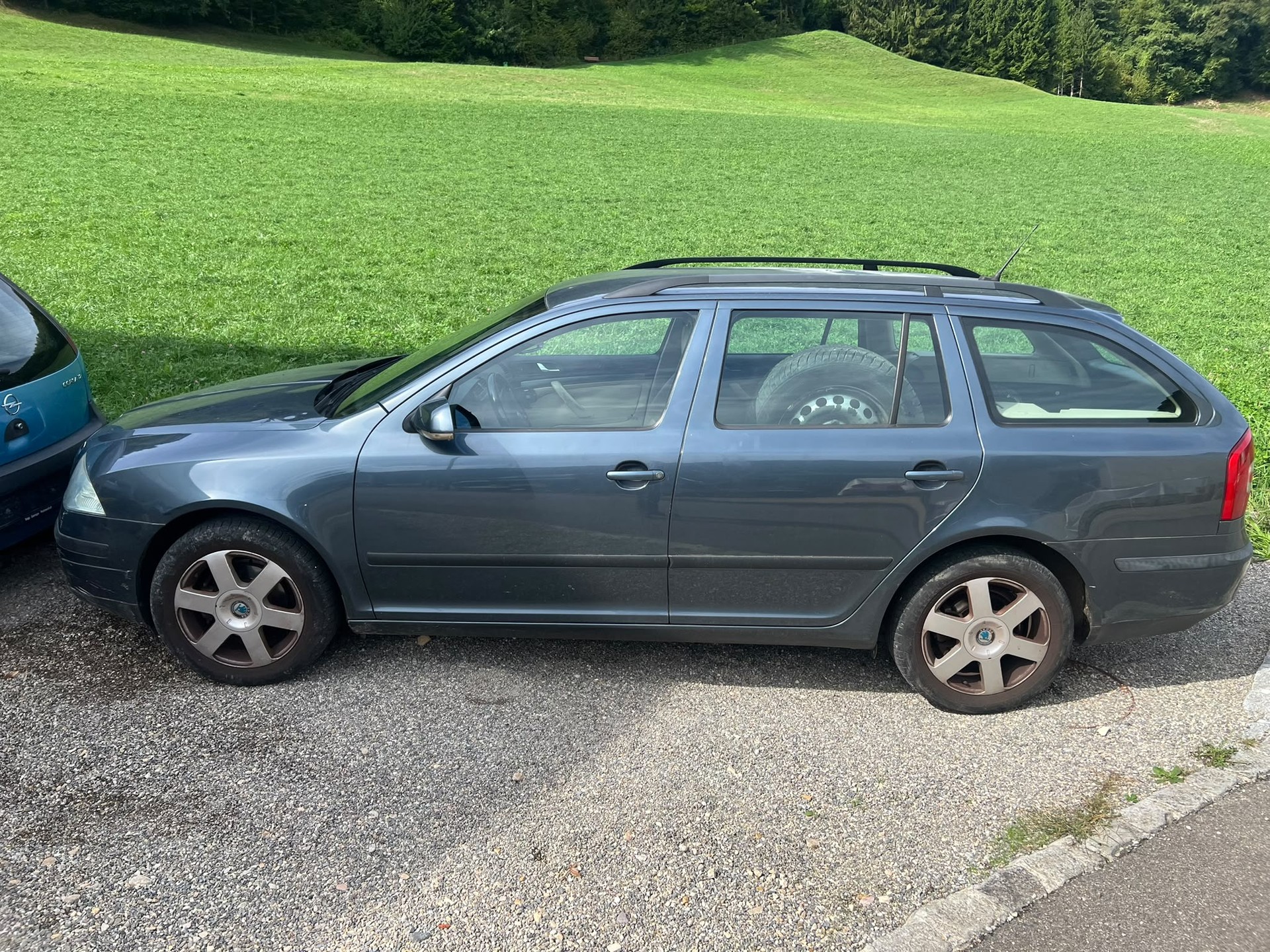 SKODA Octavia 1.6 FSI Ambiente-image-1