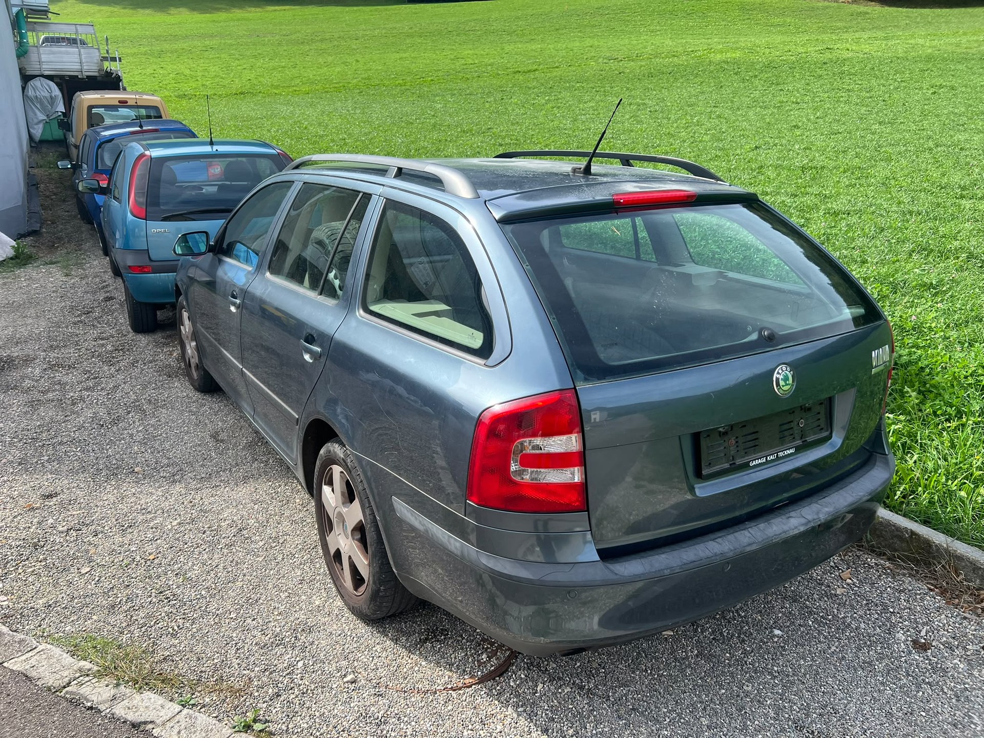 SKODA Octavia 1.6 FSI Ambiente-image-2