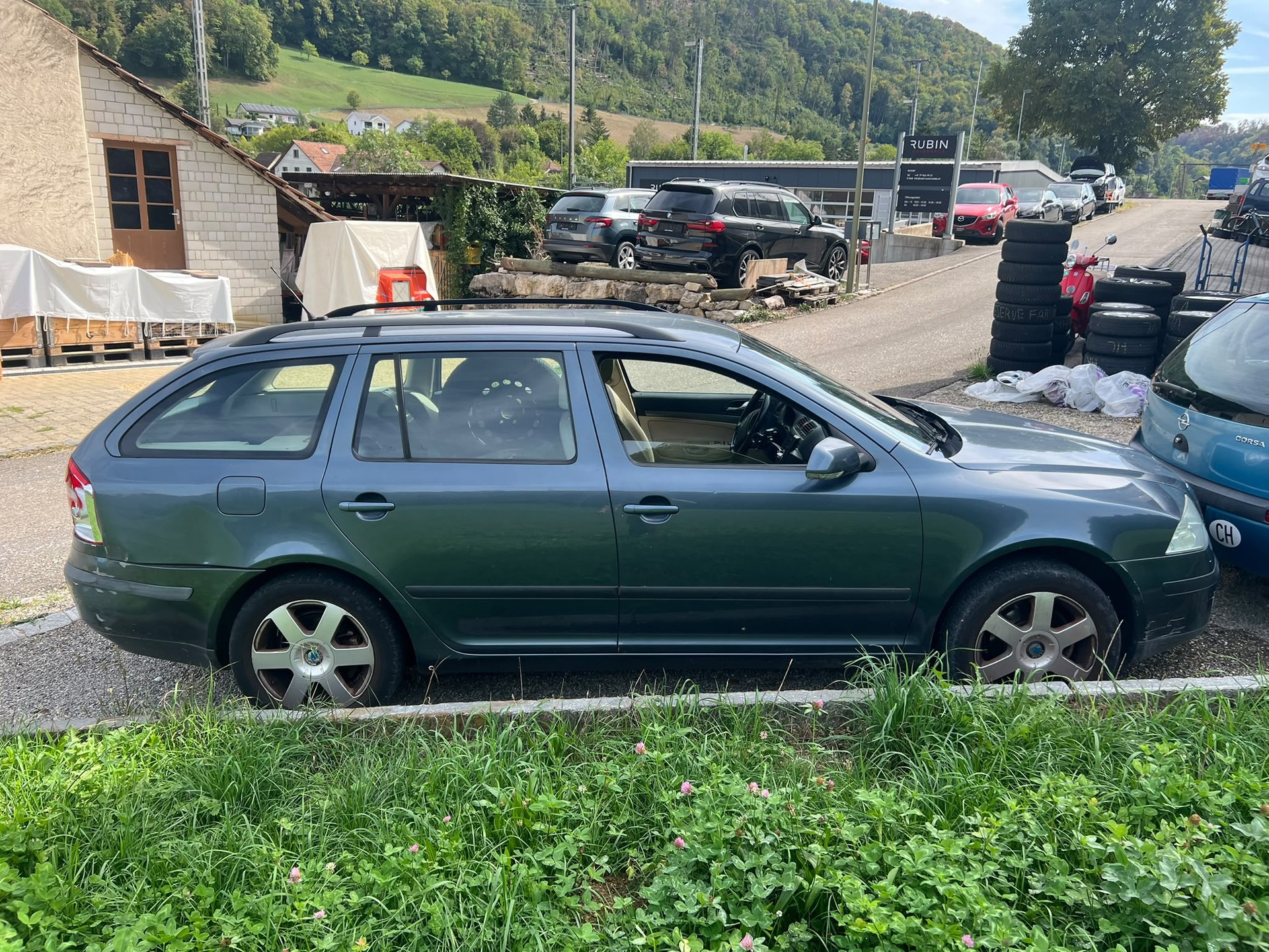 SKODA Octavia 1.6 FSI Ambiente-image-5