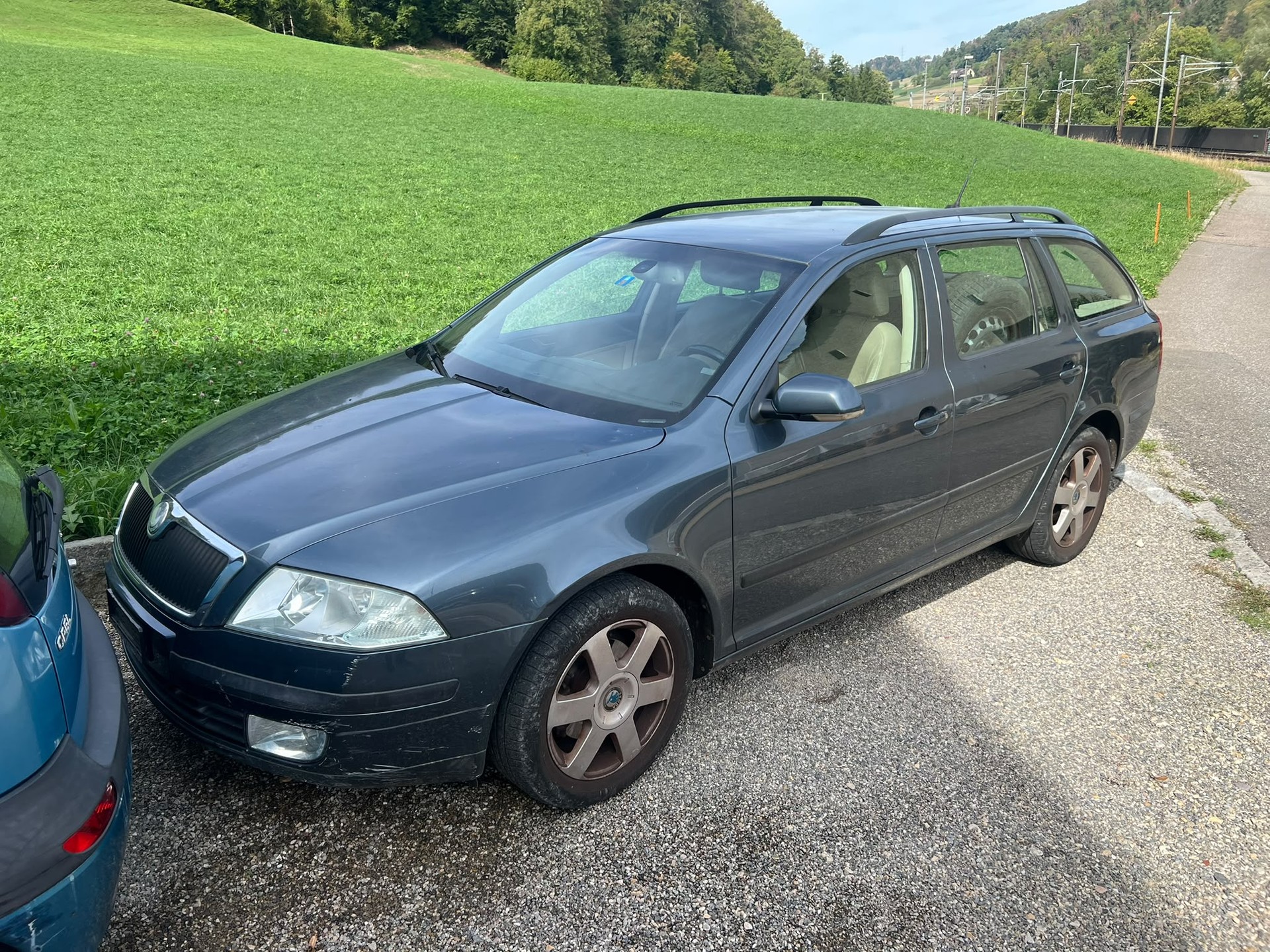 SKODA Octavia 1.6 FSI Ambiente-image-0